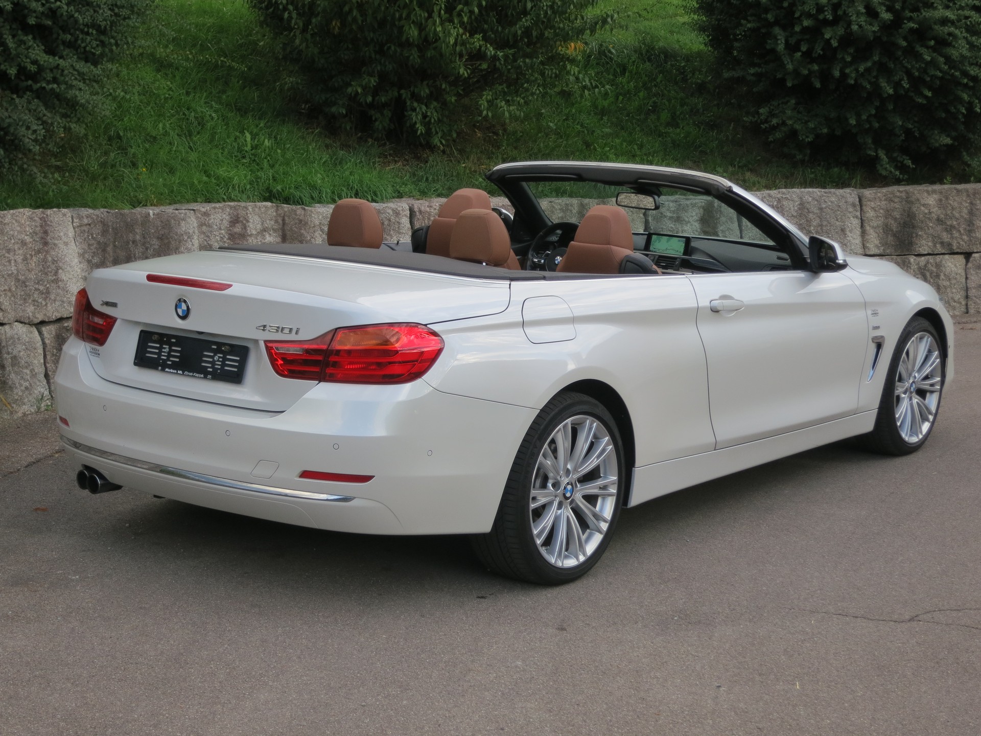 BMW 430i Cabrio xDrive Luxury-showroom-element-3