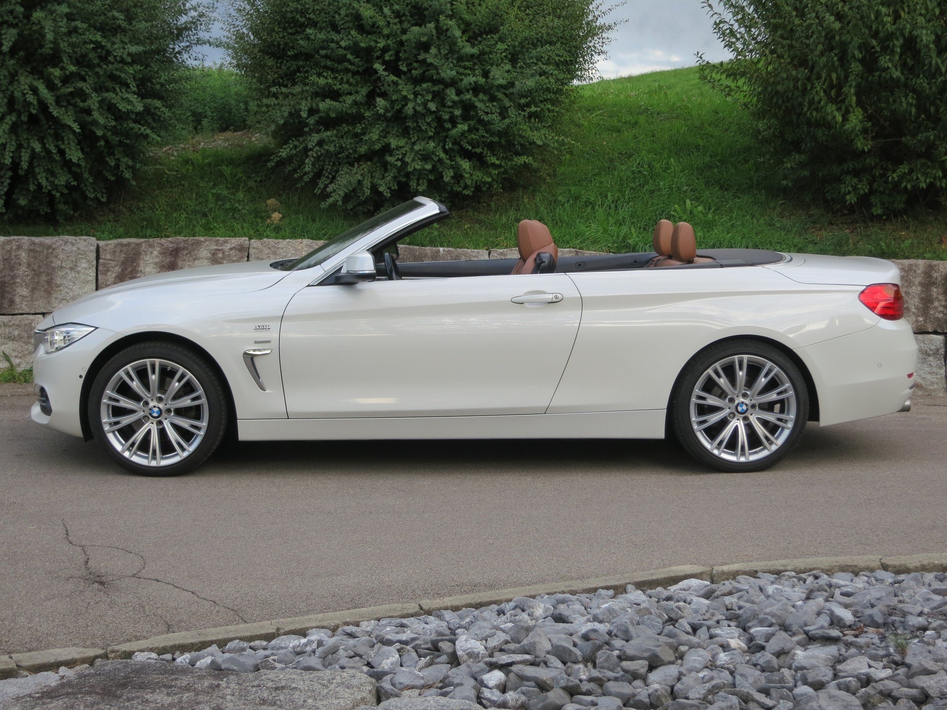BMW 430i Cabrio xDrive Luxury-showroom-element-1
