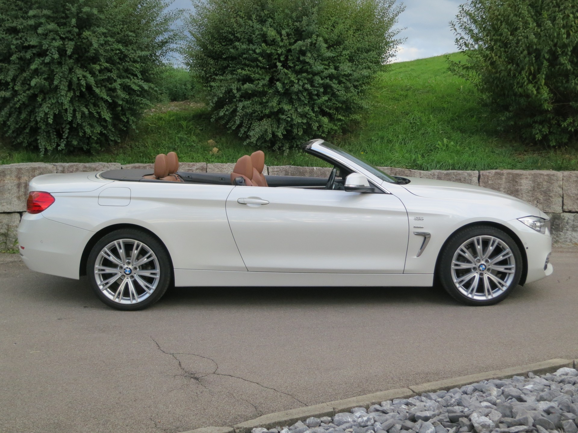 BMW 430i Cabrio xDrive Luxury-showroom-element-2