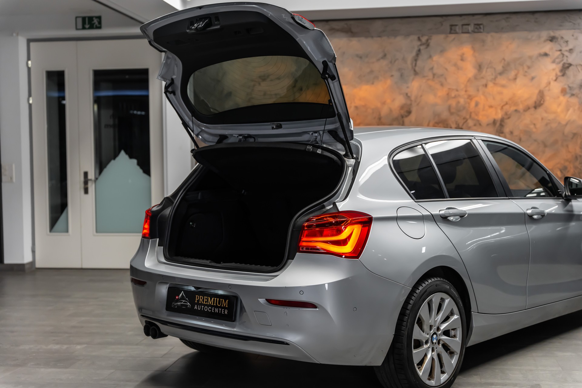 BMW 120d xDrive Sport Line Steptronic-image-7