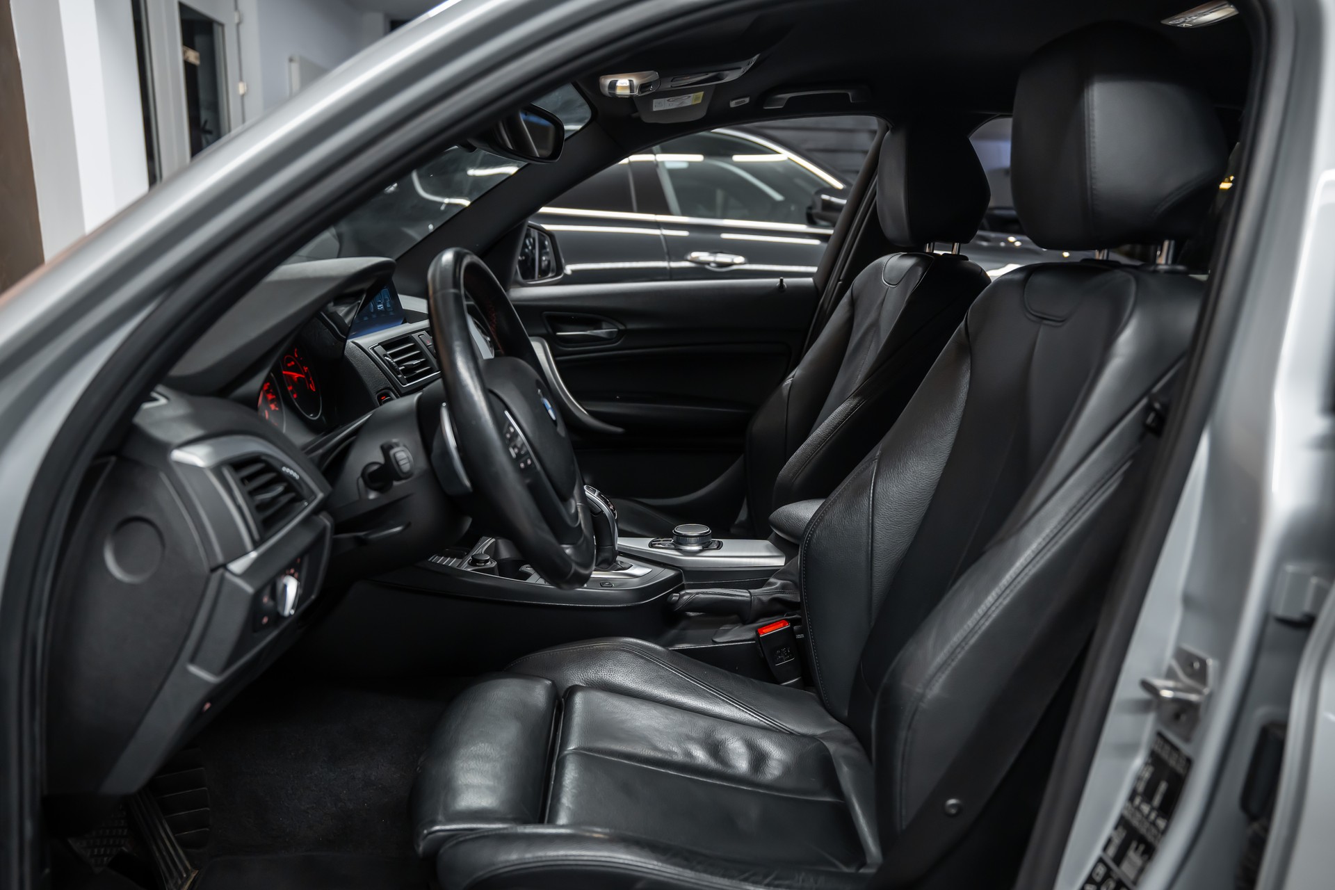 BMW 120d xDrive Sport Line Steptronic-image-10