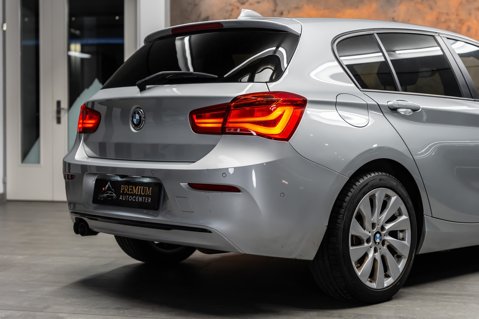 BMW 120d xDrive Sport Line Steptronic-image-6