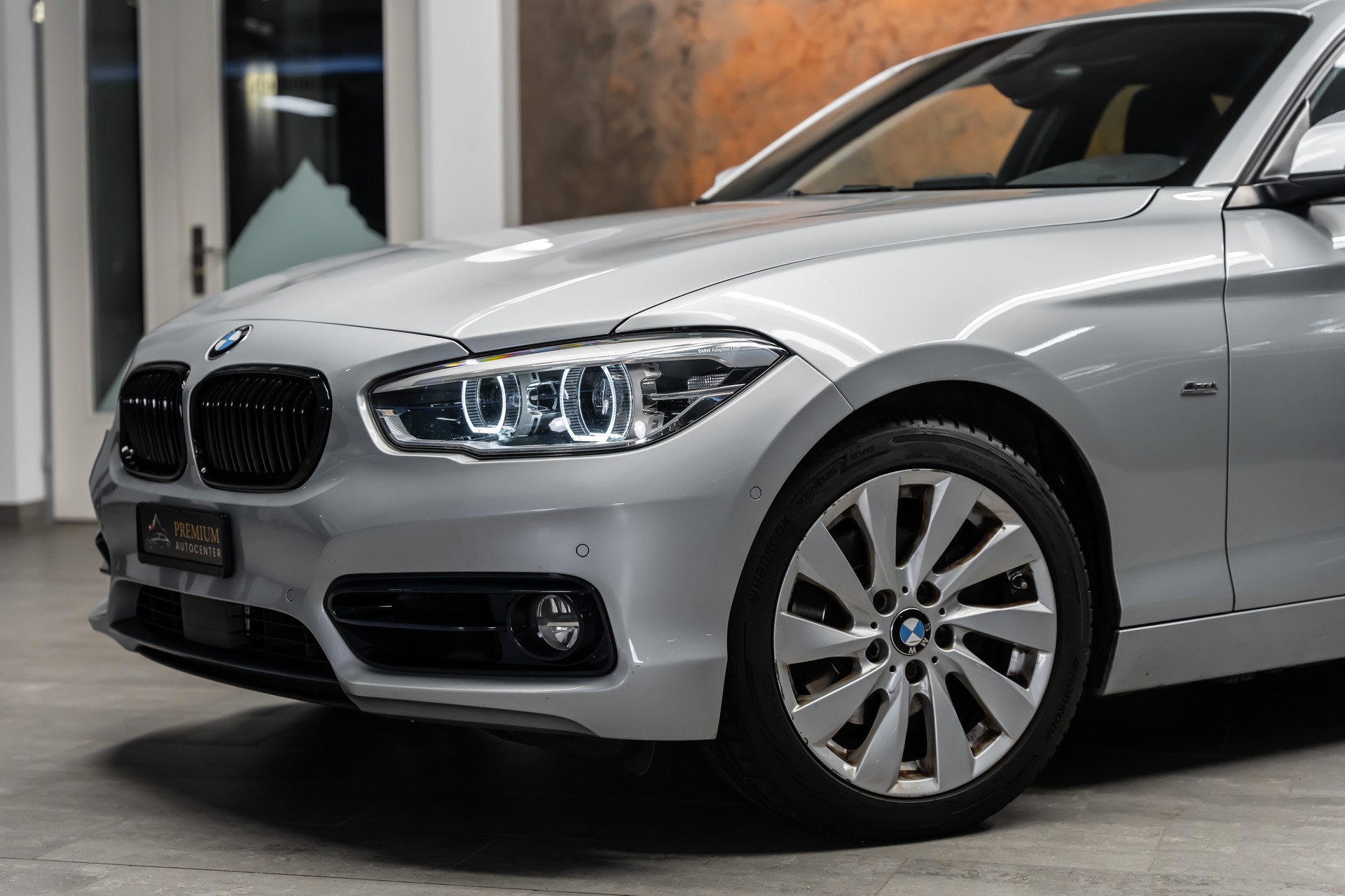 BMW 120d xDrive Sport Line Steptronic-showroom-element-2