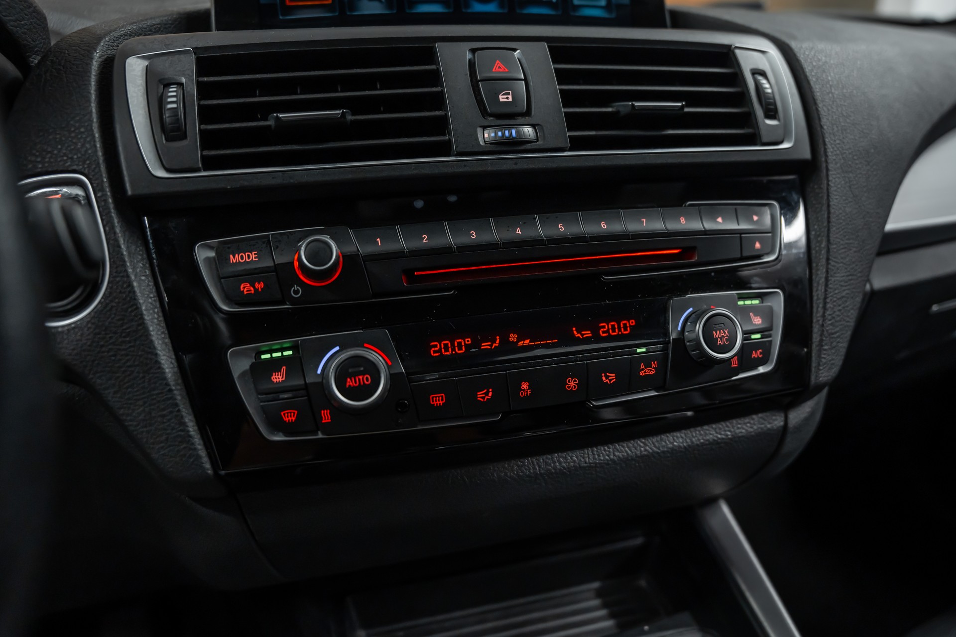 BMW 120d xDrive Sport Line Steptronic-image-19