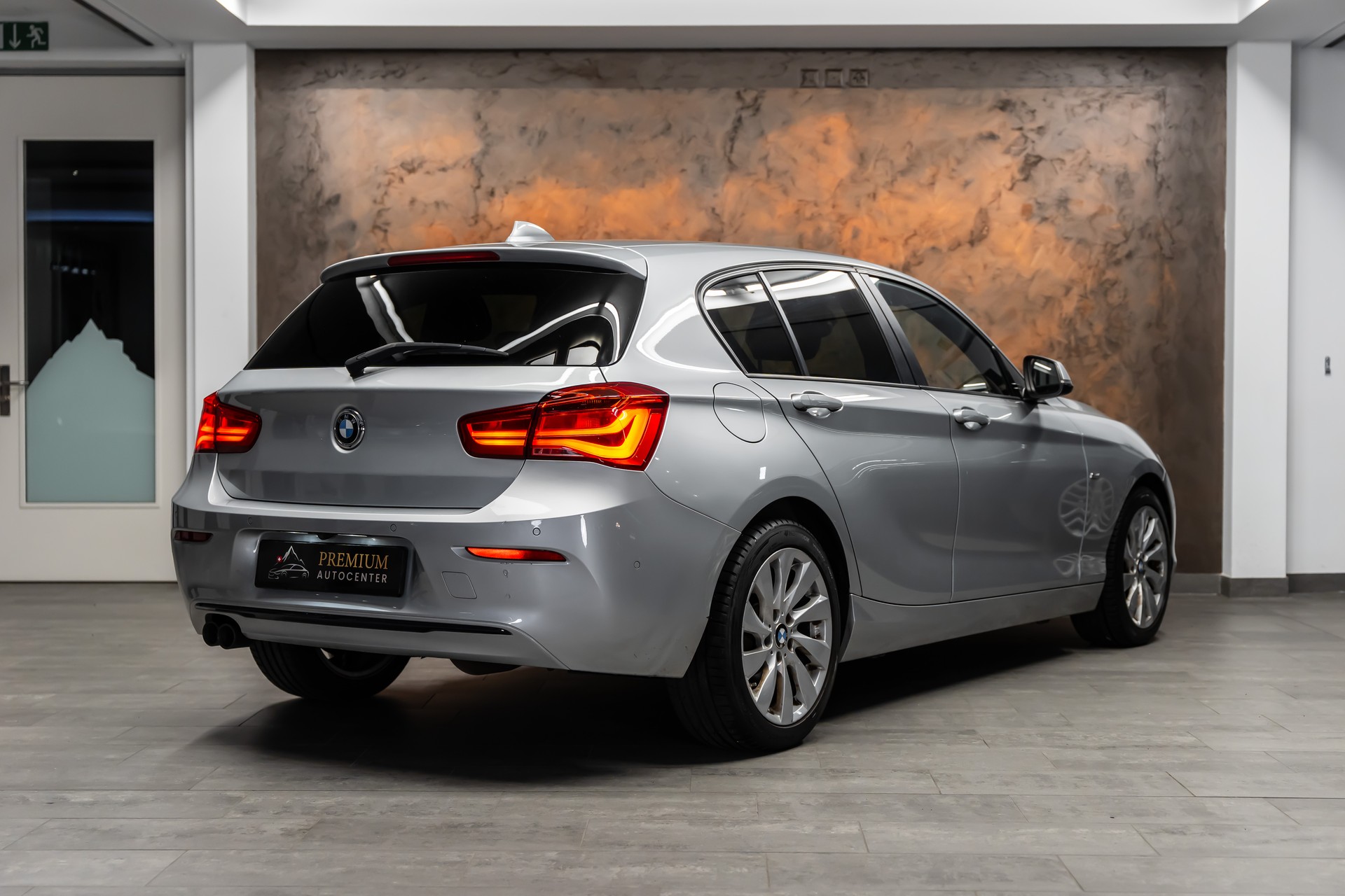 BMW 120d xDrive Sport Line Steptronic-image-5