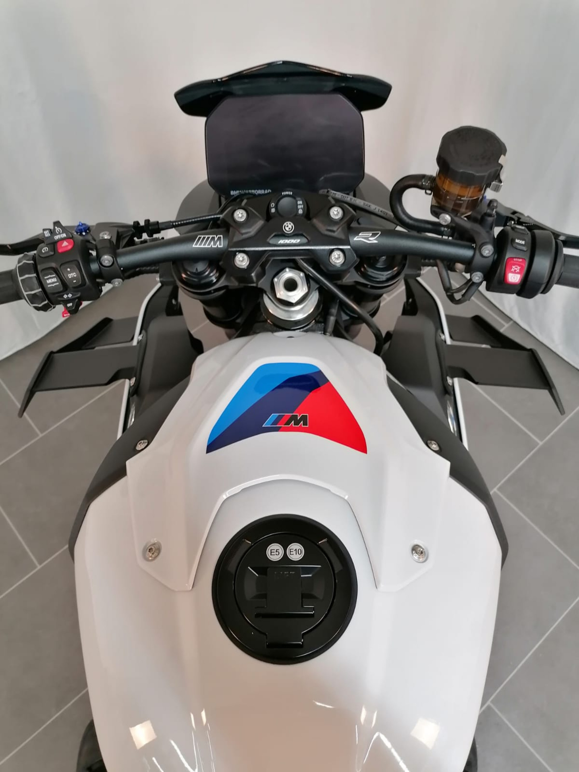 BMW M 1000 R-image-4