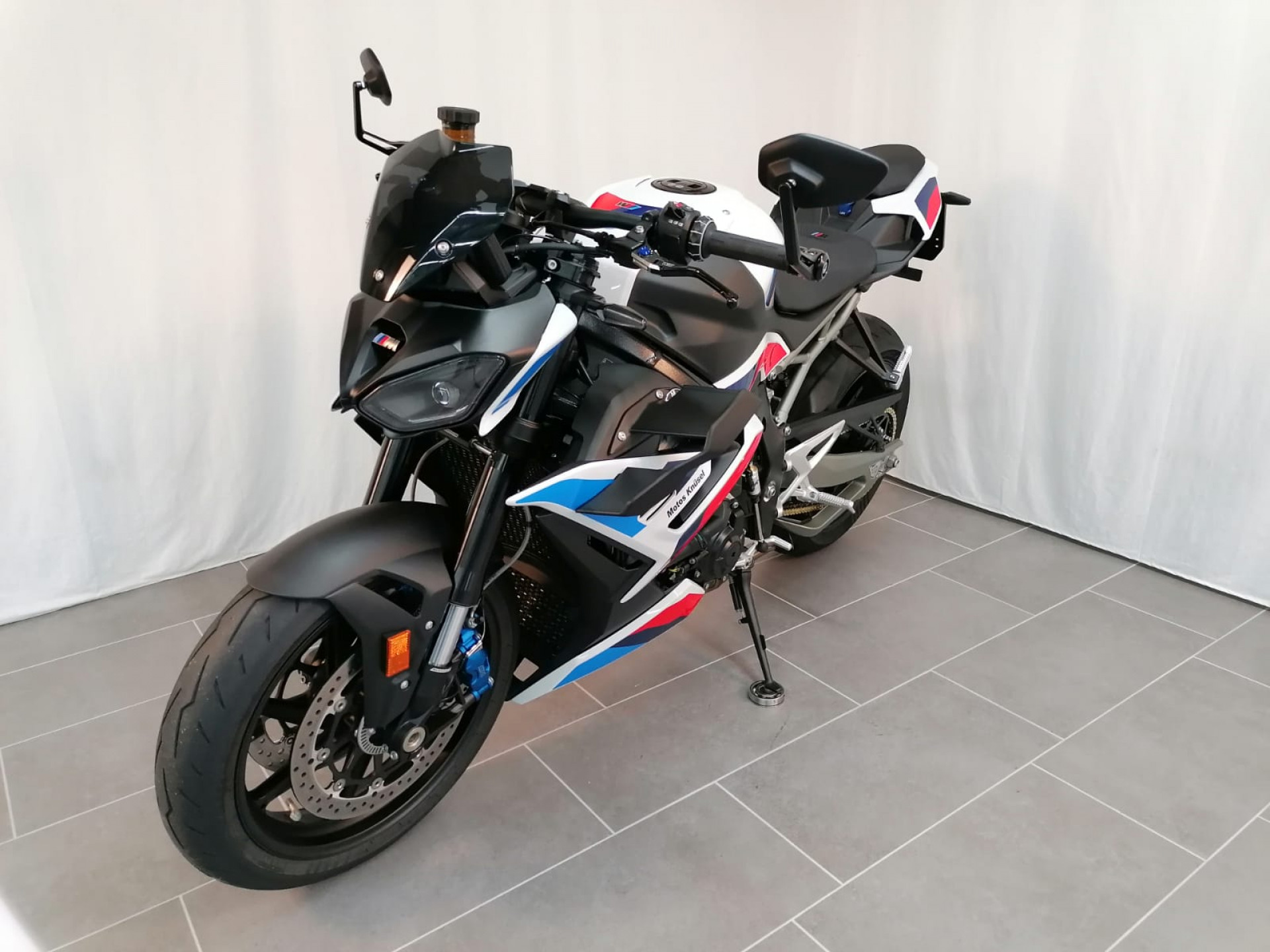 BMW M 1000 R-image-2