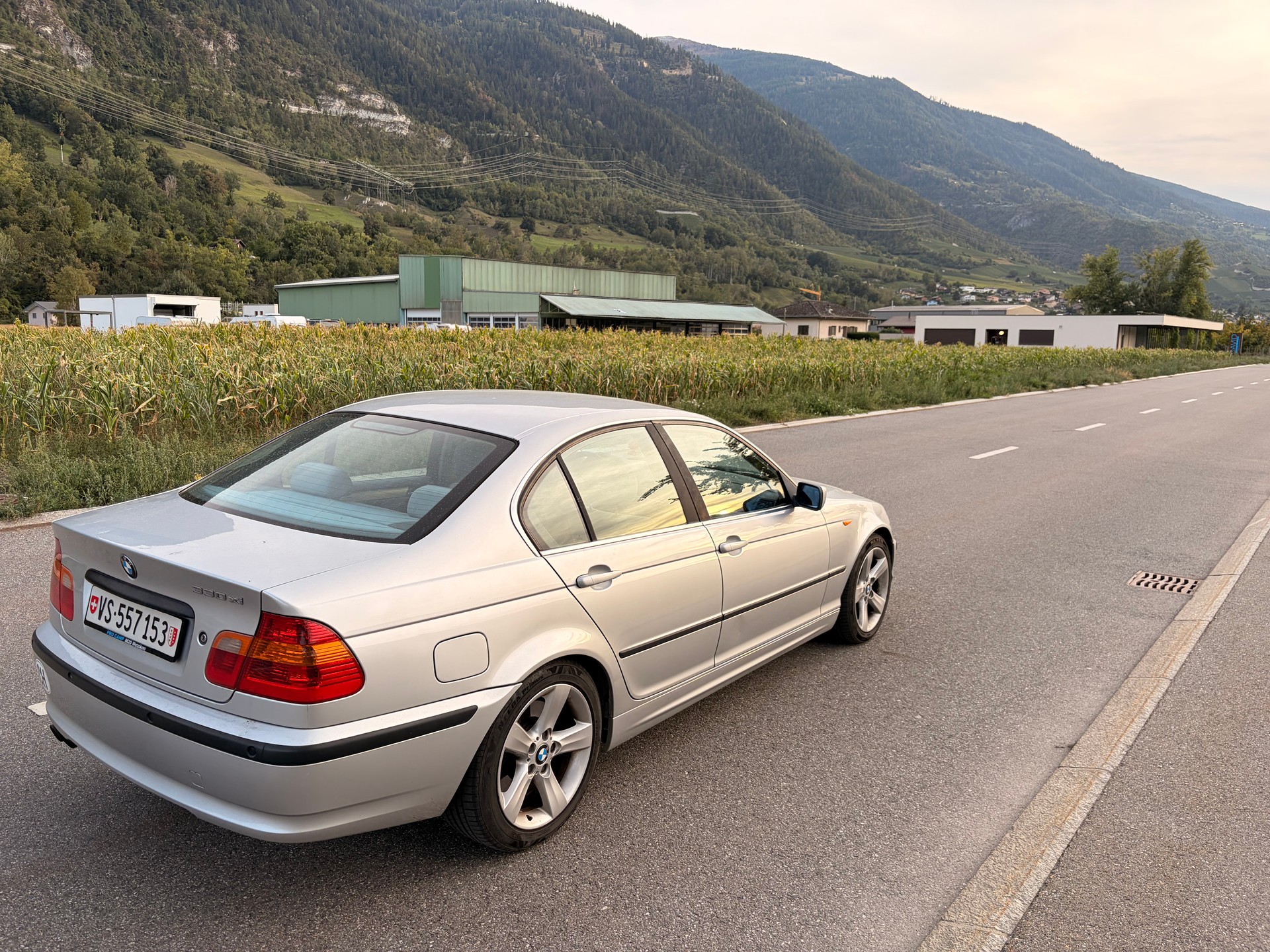 BMW 330-image-1