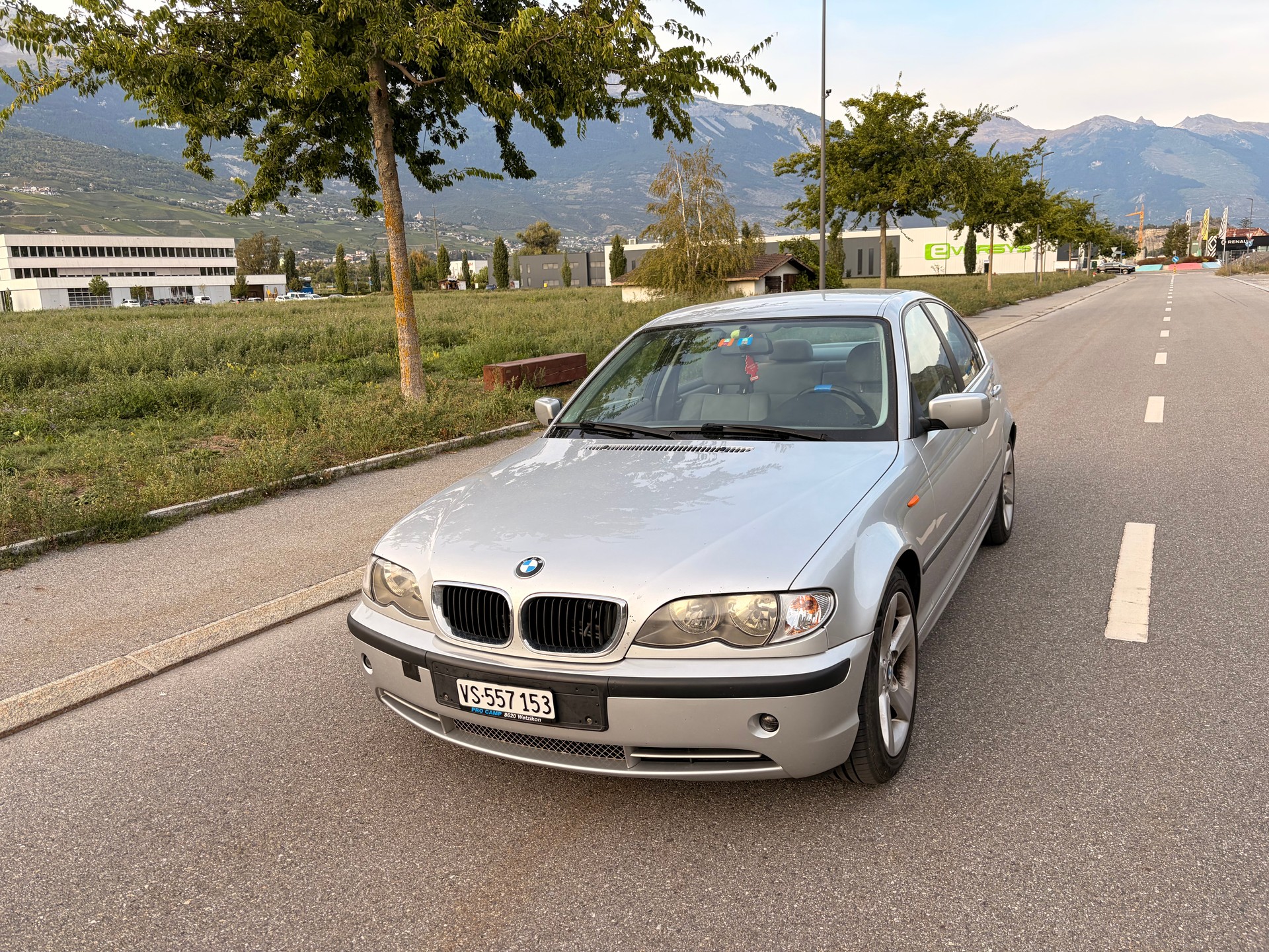 BMW 330-image-6