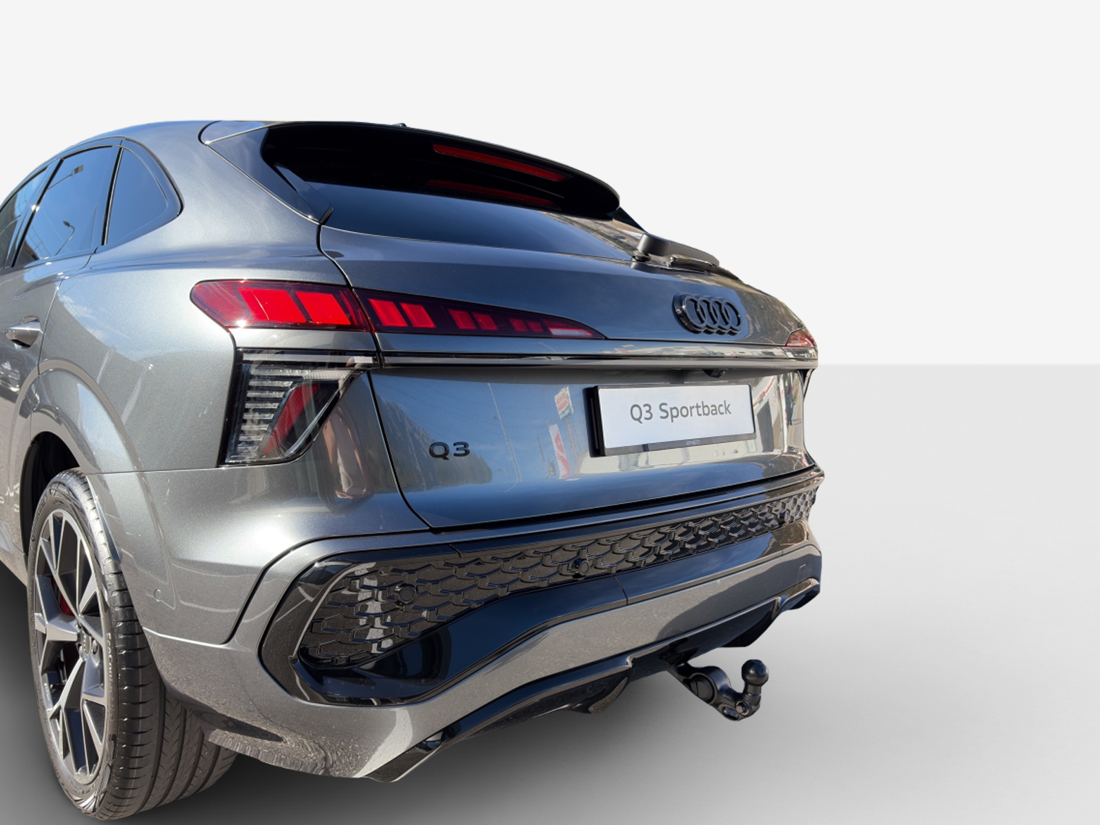 AUDI Q3 Sportback TFSI quattro 195 kW S tronic-image-12