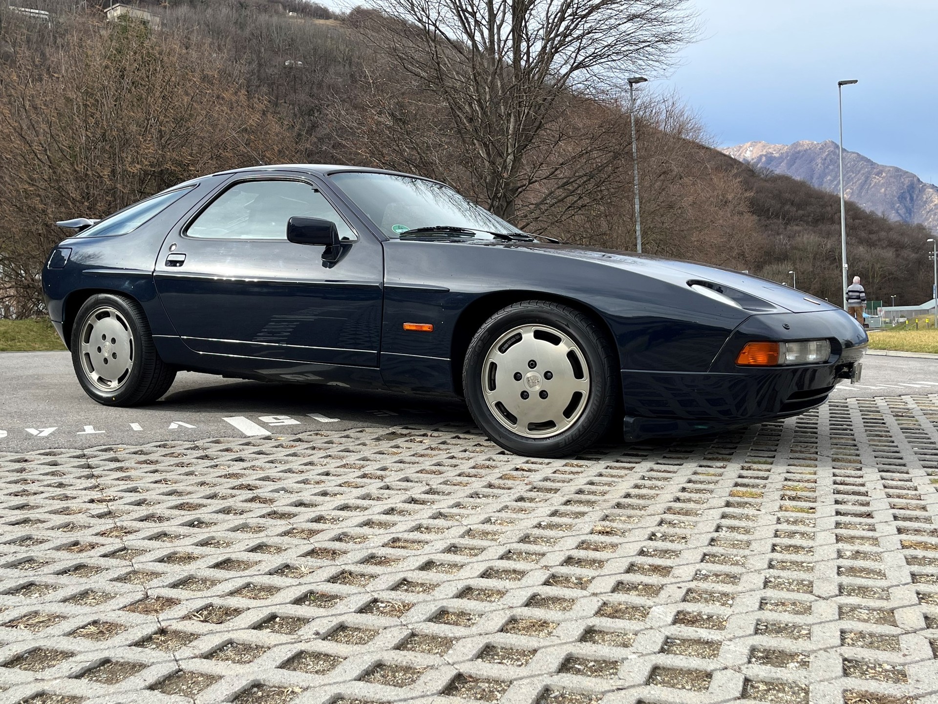 PORSCHE 928 S4