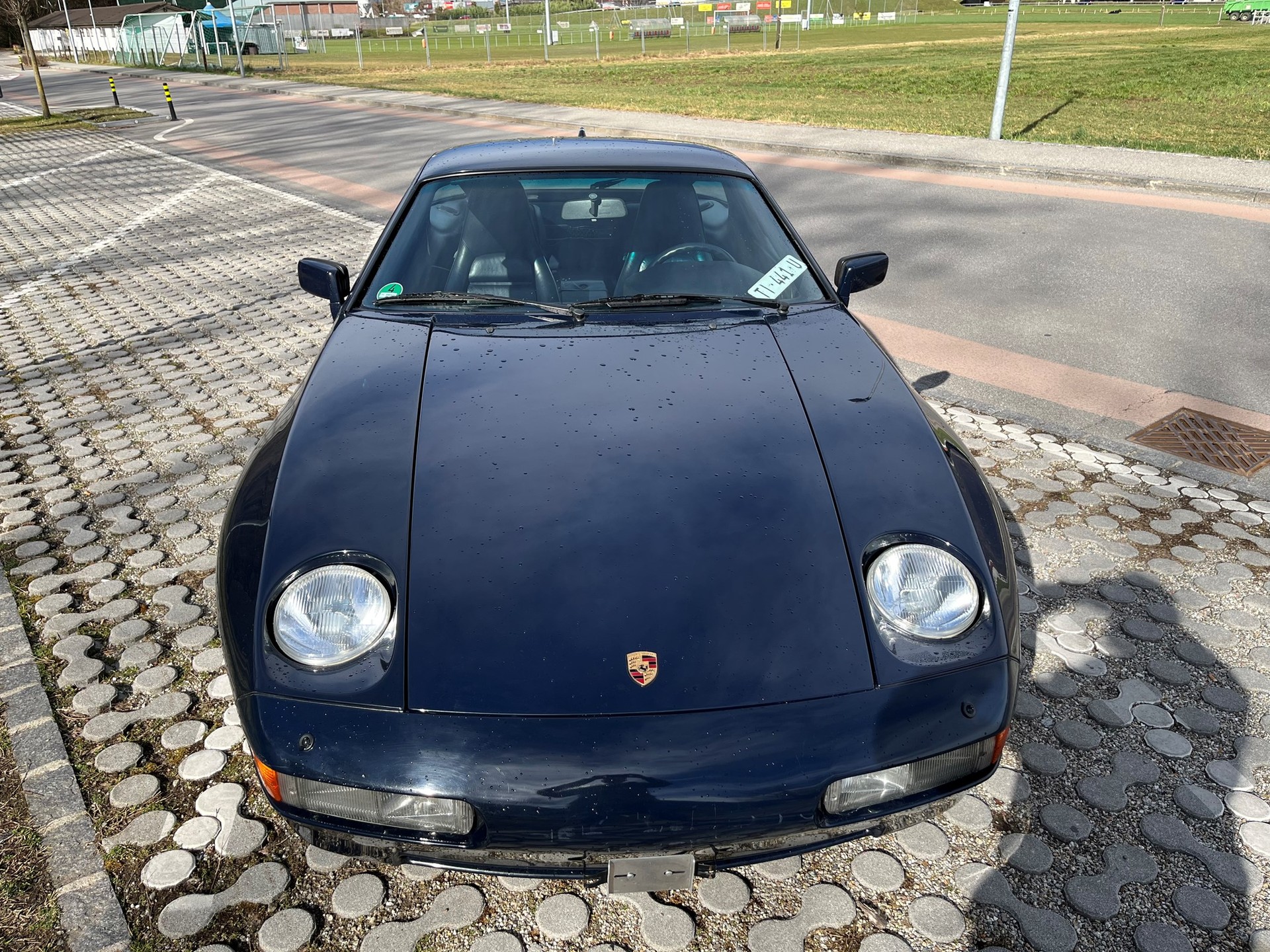 PORSCHE 928 S4-image-2