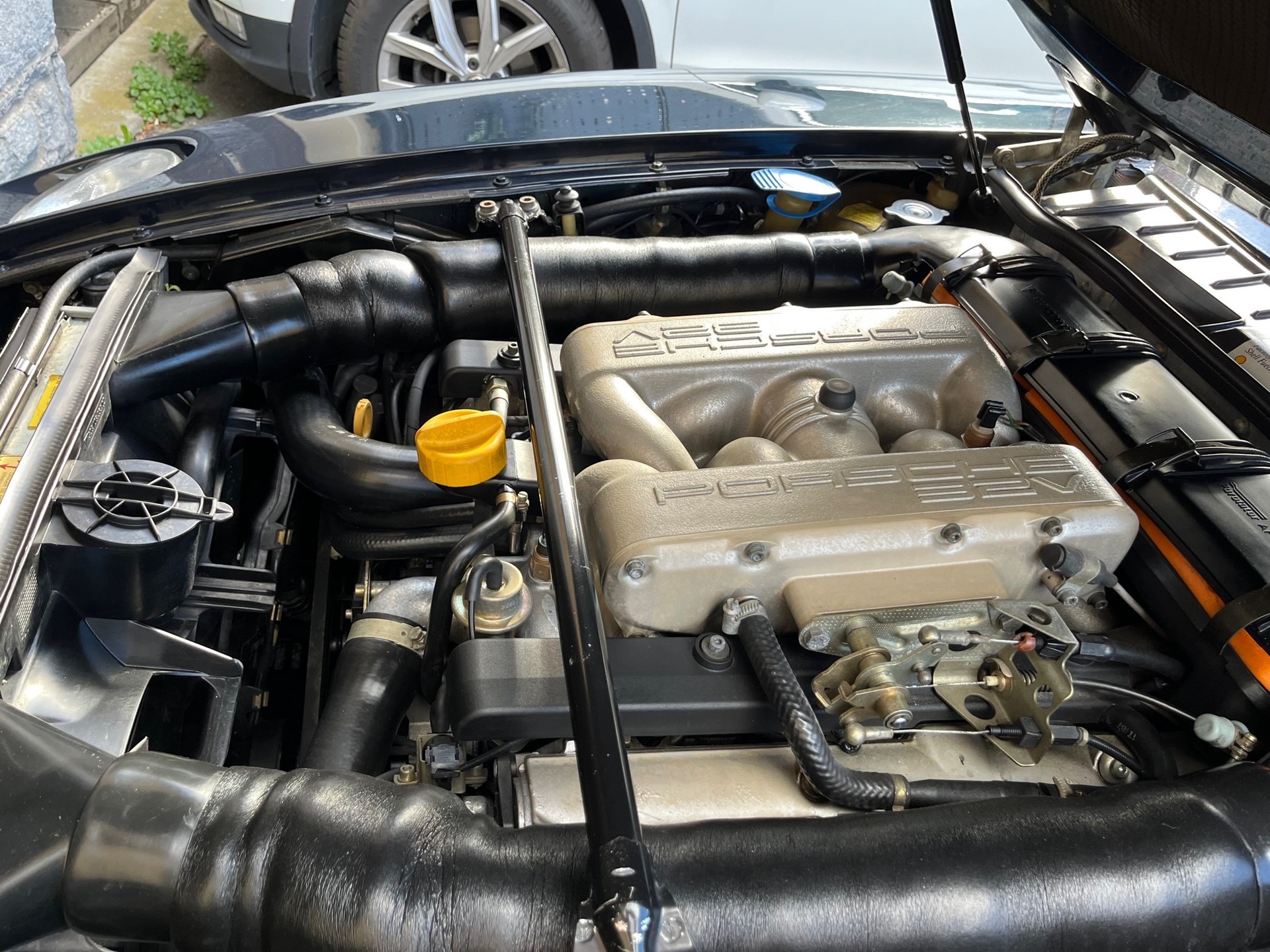 PORSCHE 928 S4-image-7