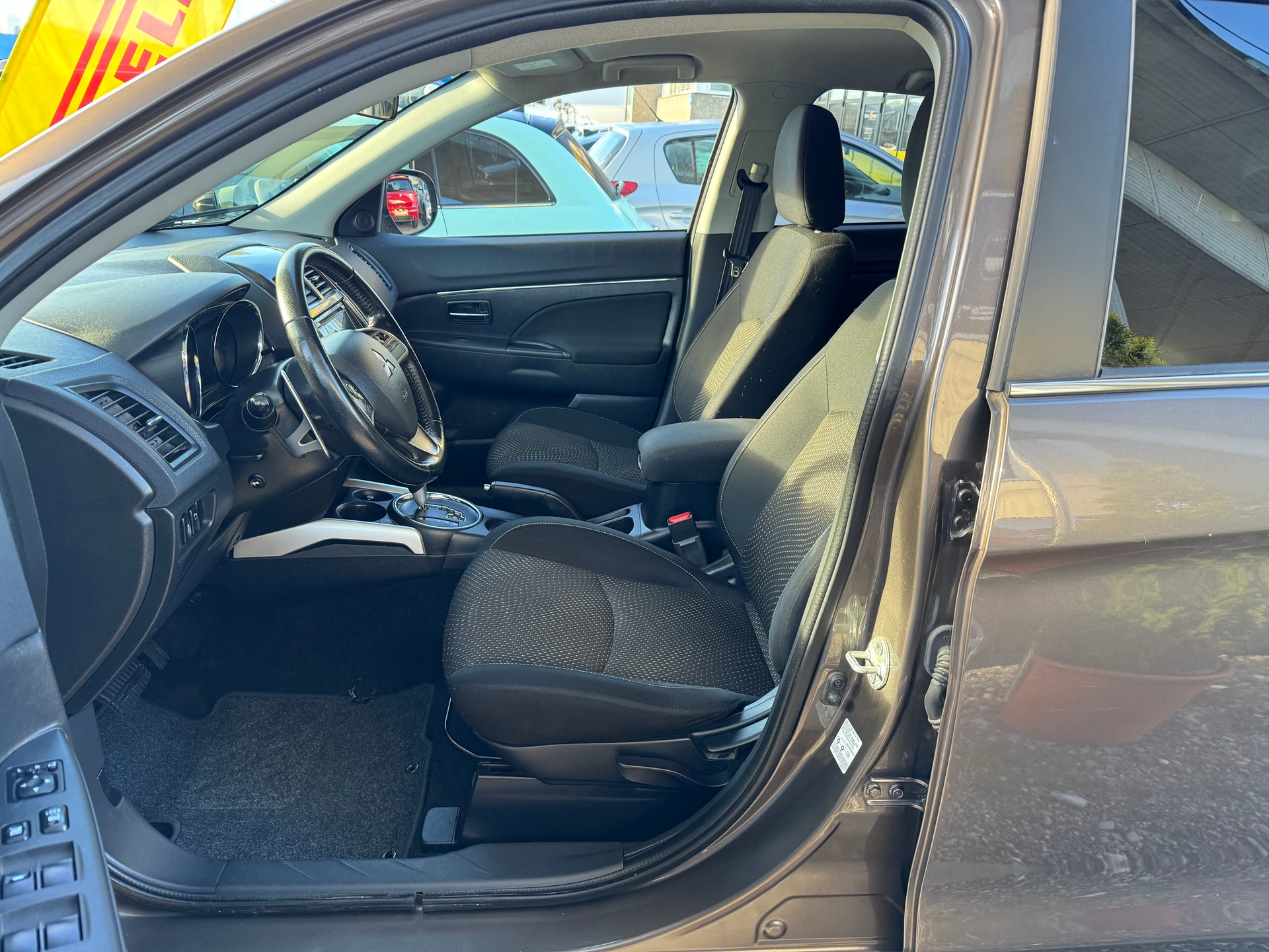 MITSUBISHI ASX 2.2 DID Invite 4WD Automatic-image-4