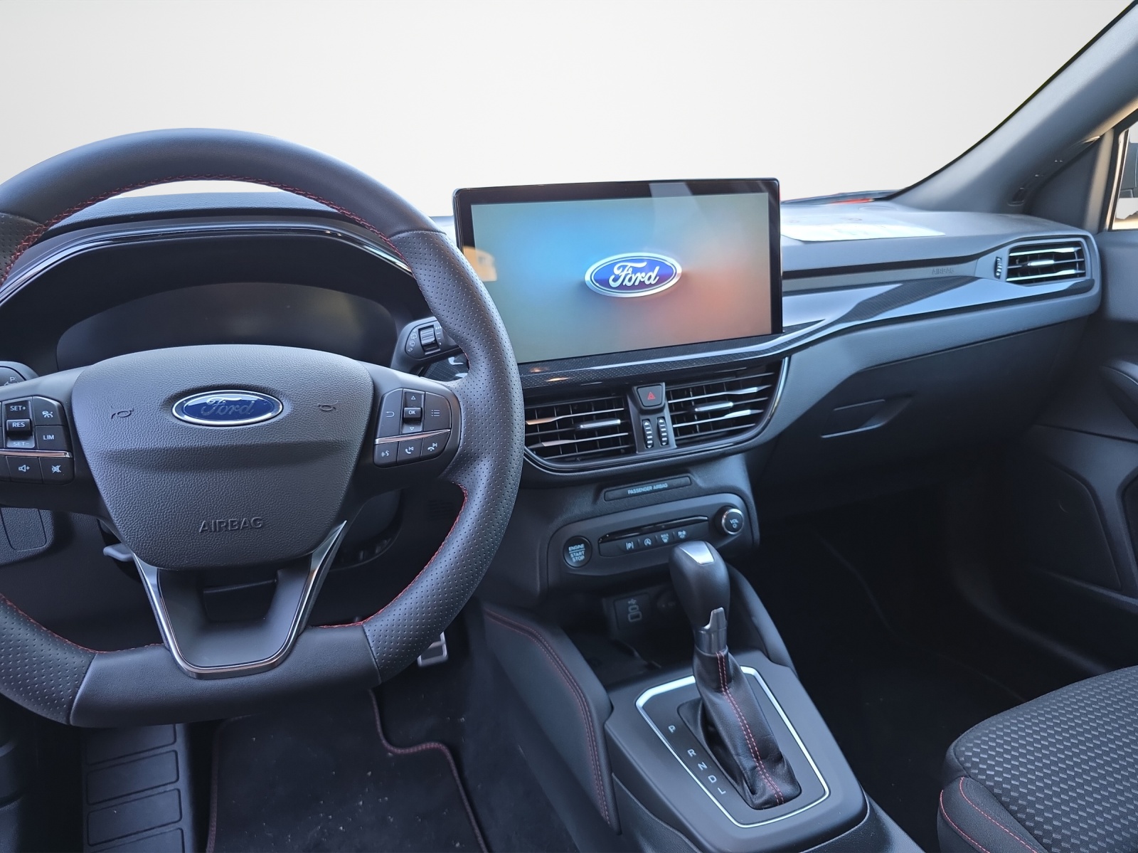 FORD Focus 1.0i EcoB Hybrid 155 ST-Line X-image-10