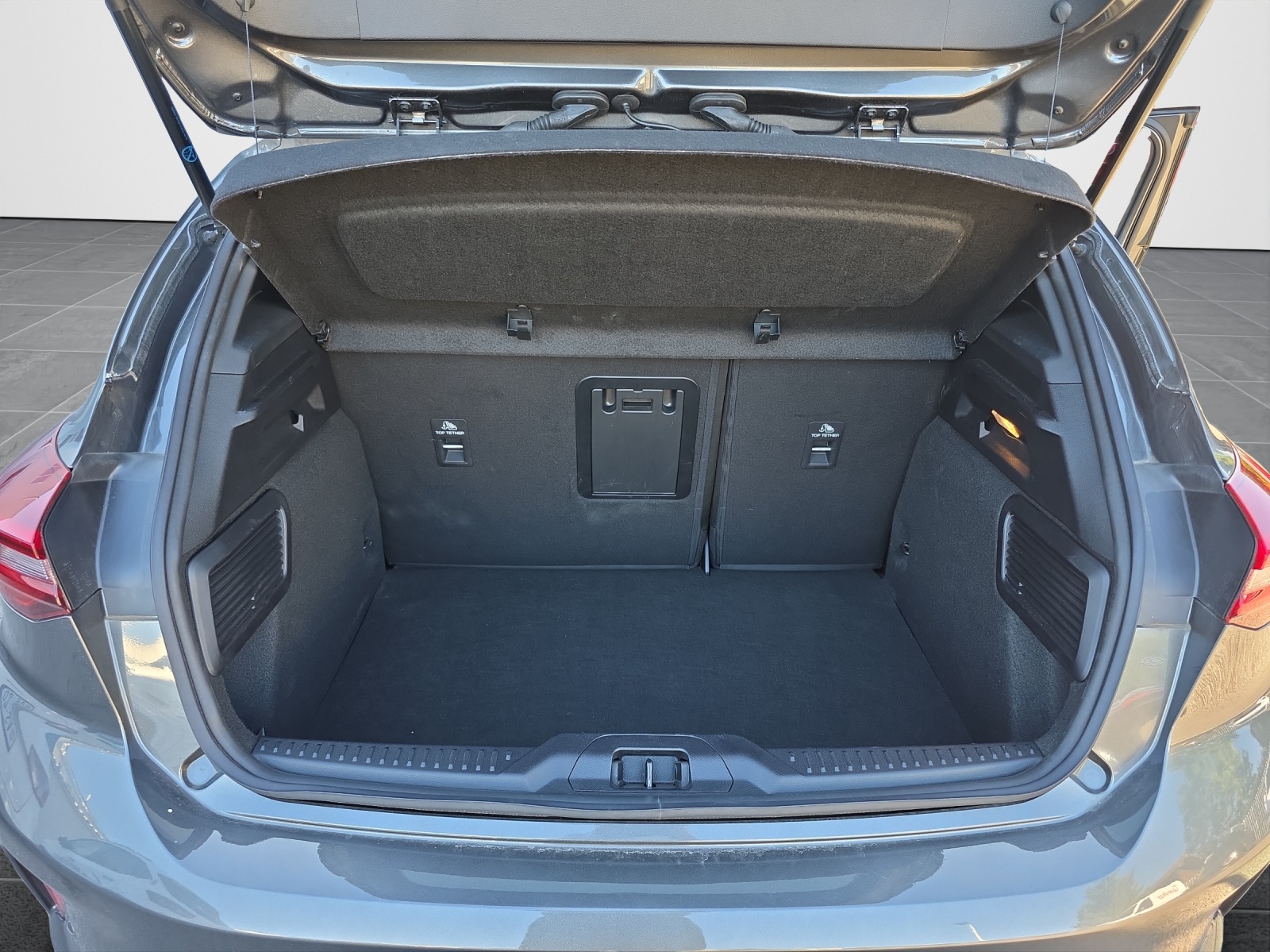 FORD Focus 1.0i EcoB Hybrid 155 ST-Line X-image-13