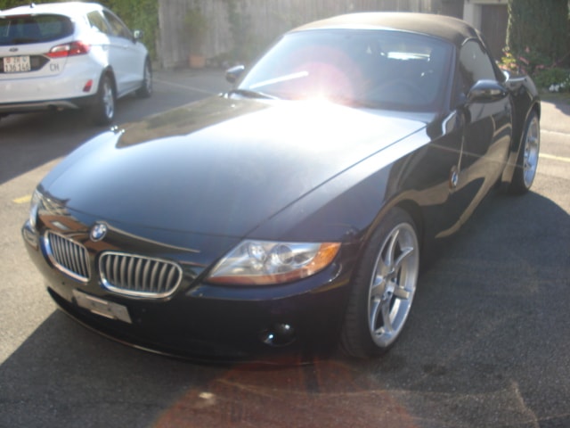 BMW Z4 3.0i Roadster-showroom-element-1
