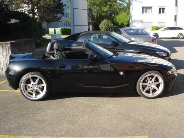 BMW Z4 3.0i Roadster-showroom-element-2