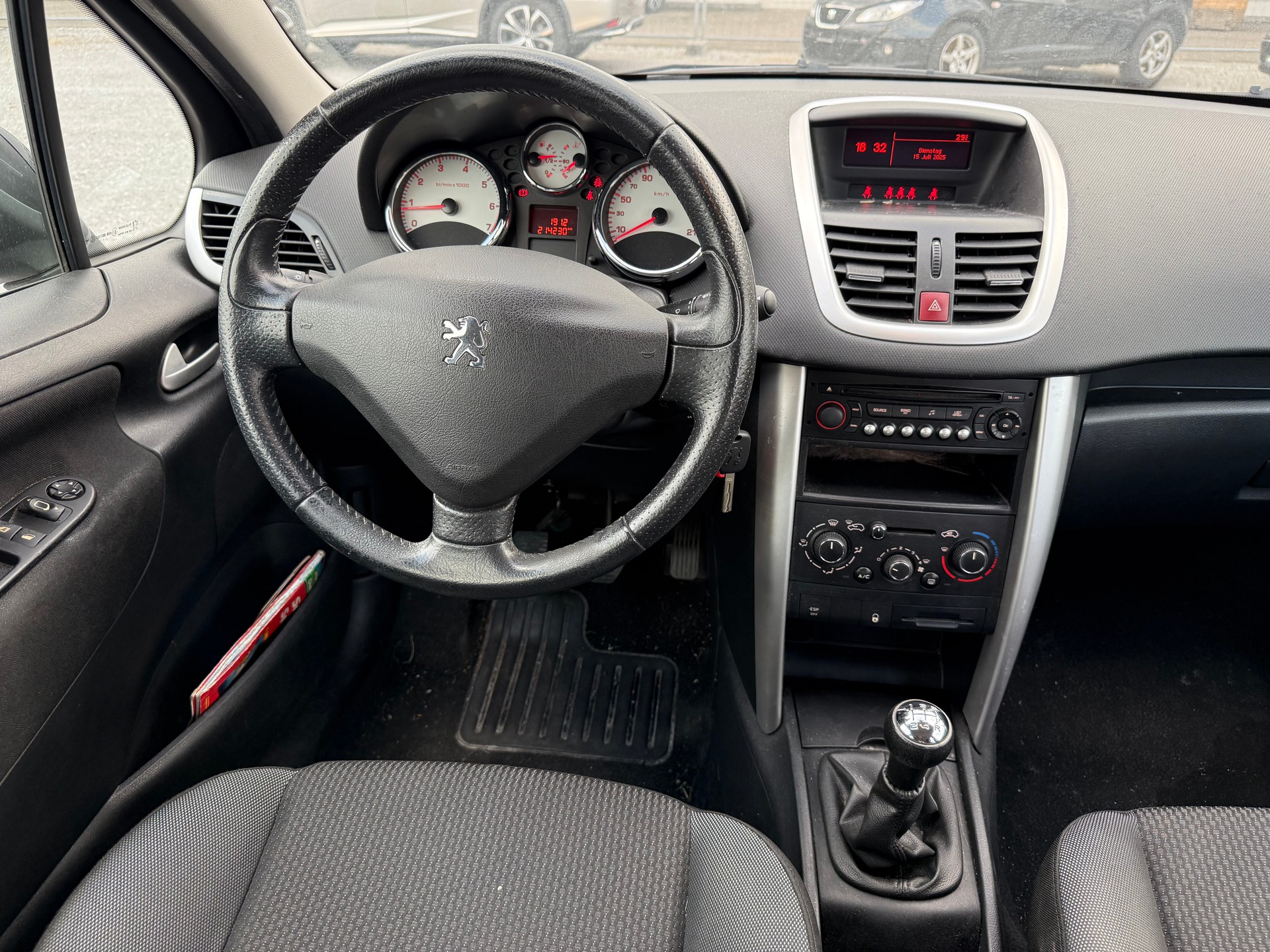 PEUGEOT 207 SW 1.6 16V Active-image-8