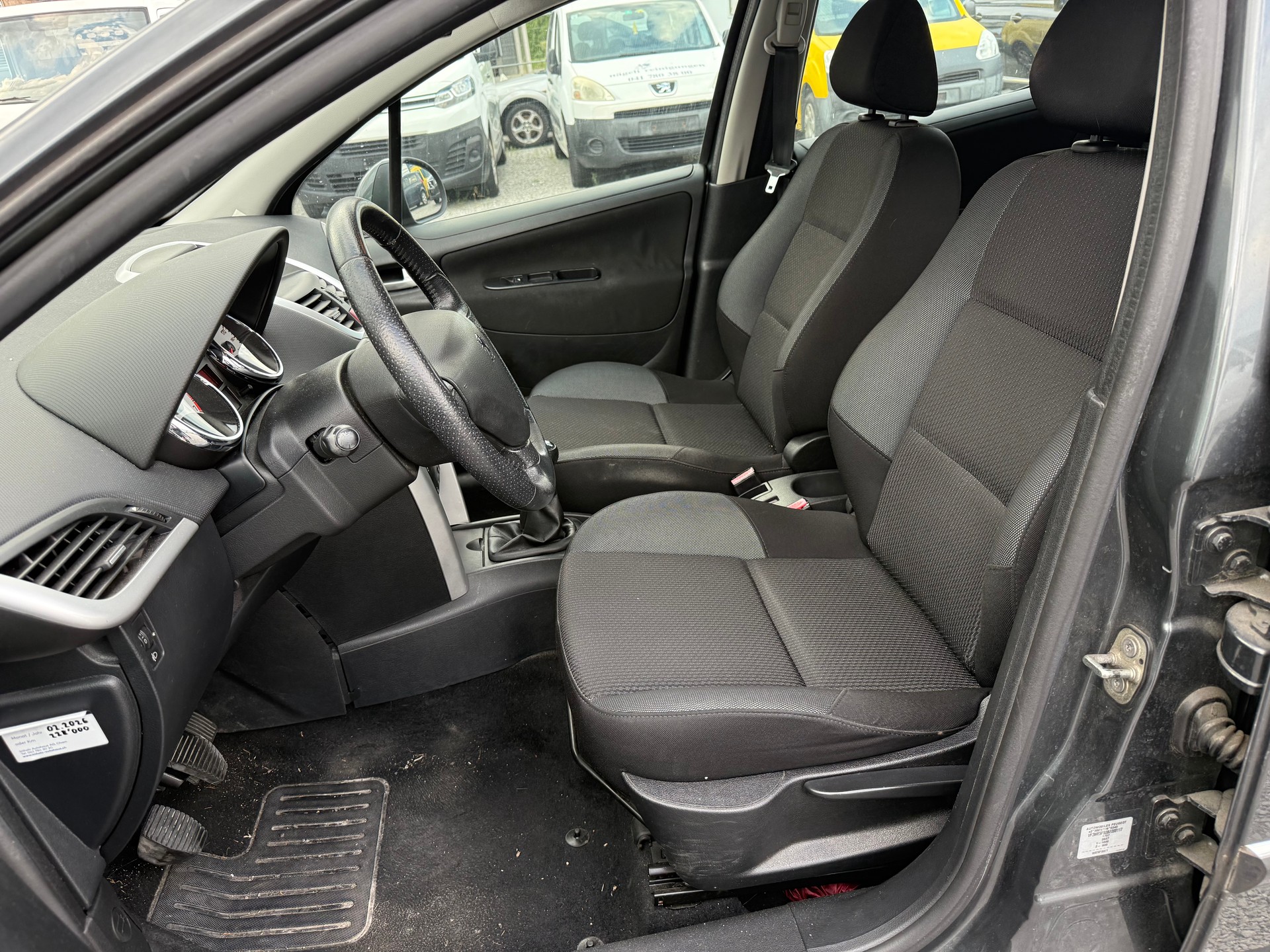 PEUGEOT 207 SW 1.6 16V Active-image-10