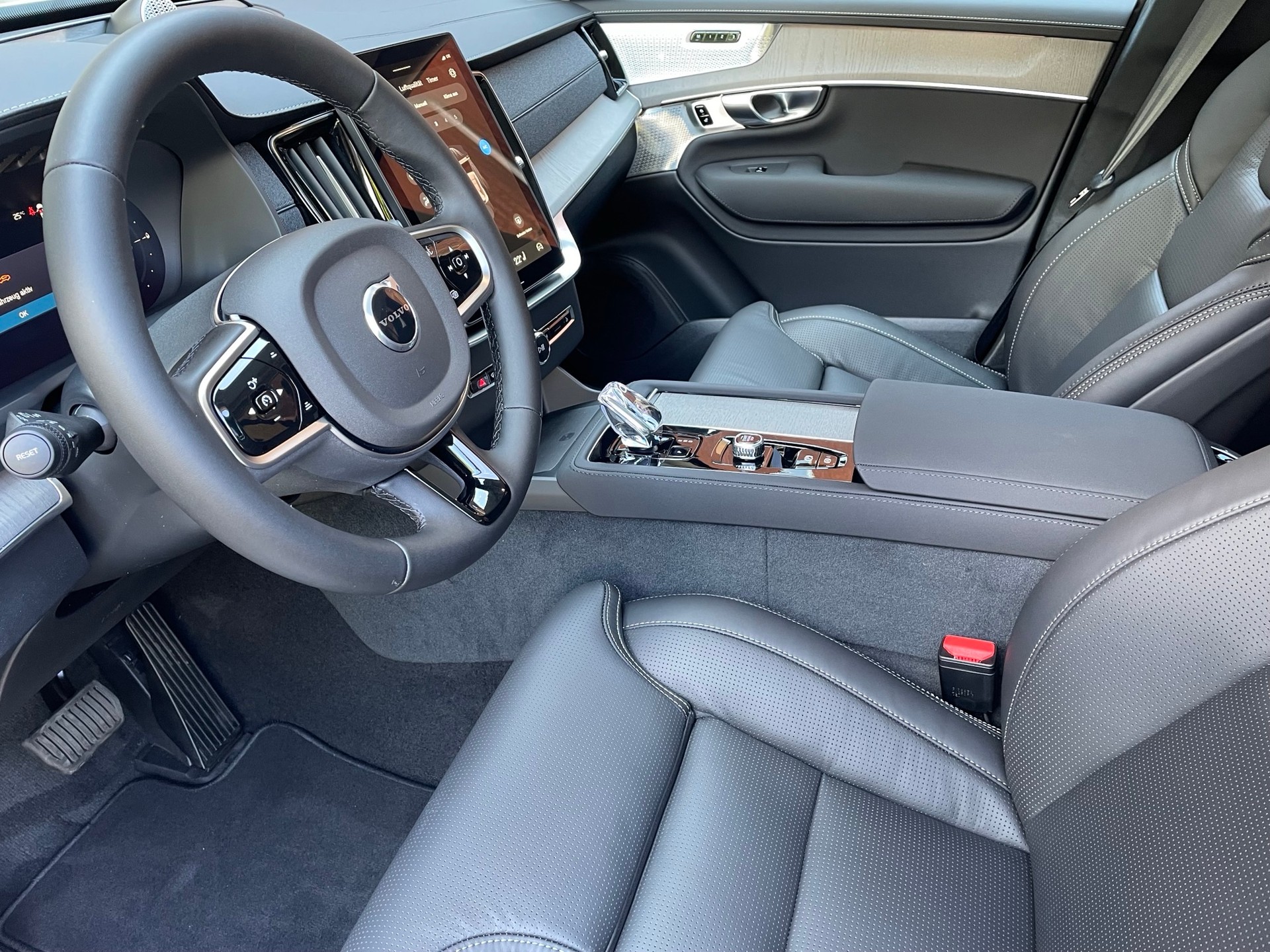 VOLVO XC90 2.0 T8 TE Ultra Dark eAWD-showroom-element-3