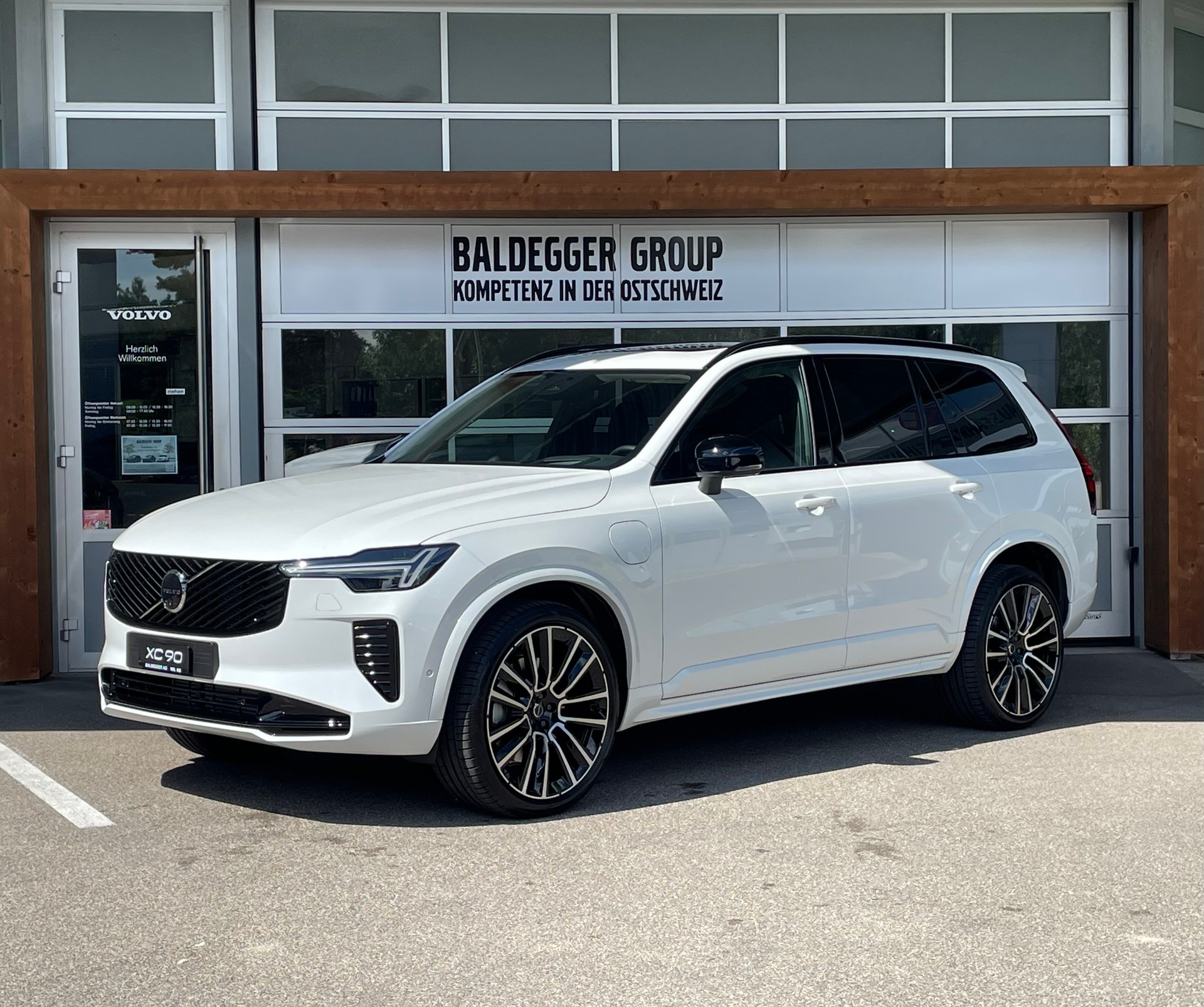 VOLVO XC90 2.0 T8 TE Ultra Dark eAWD-showroom-element-1
