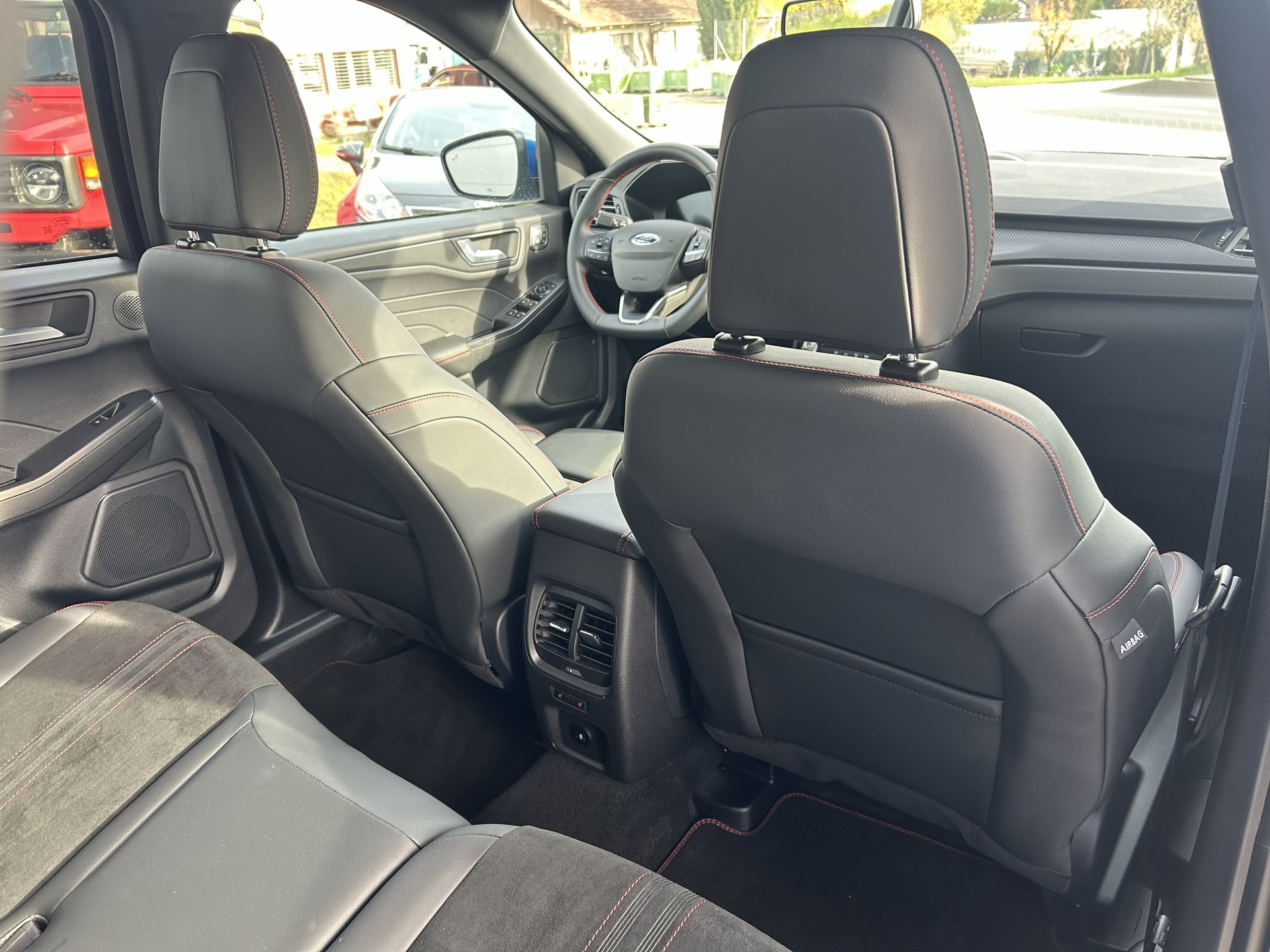 FORD Kuga 2.5 PHEV ST-Line X FWD-image-5