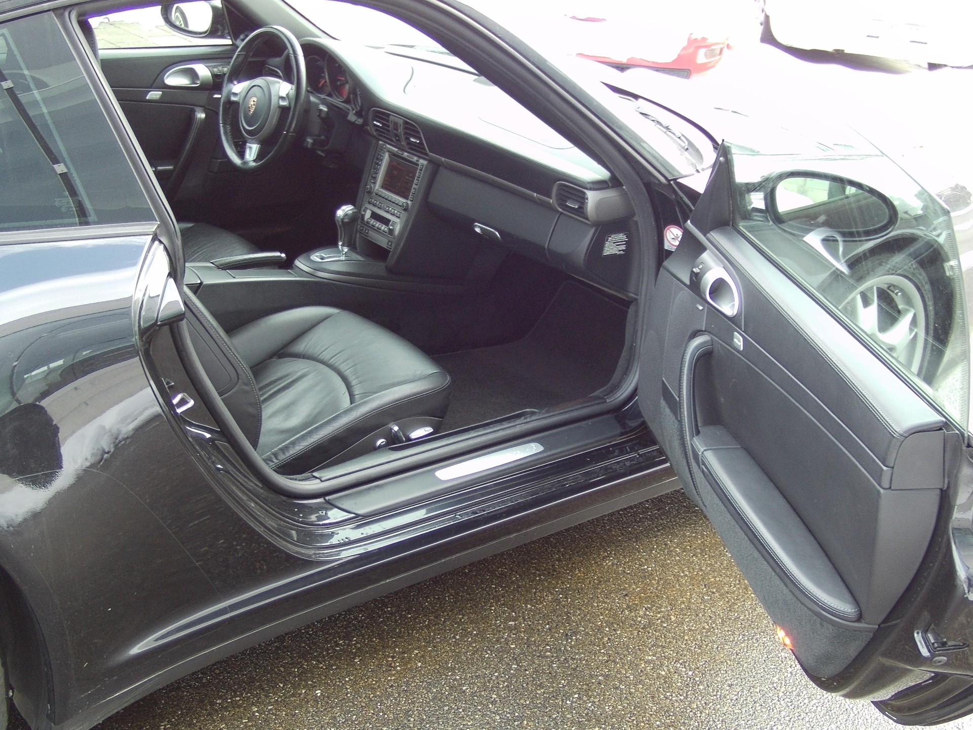 PORSCHE 911 Carrera 4-image-12