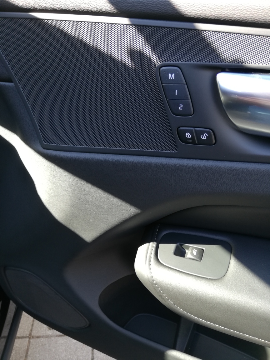 VOLVO XC60 2.0 B5 MH Plus Bright AWD-image-14