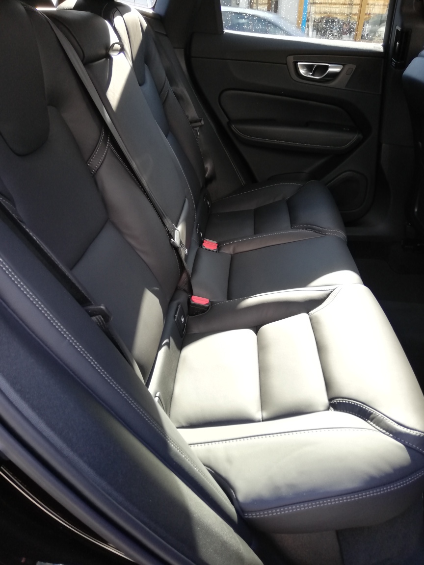 VOLVO XC60 2.0 B5 MH Plus Bright AWD-image-9