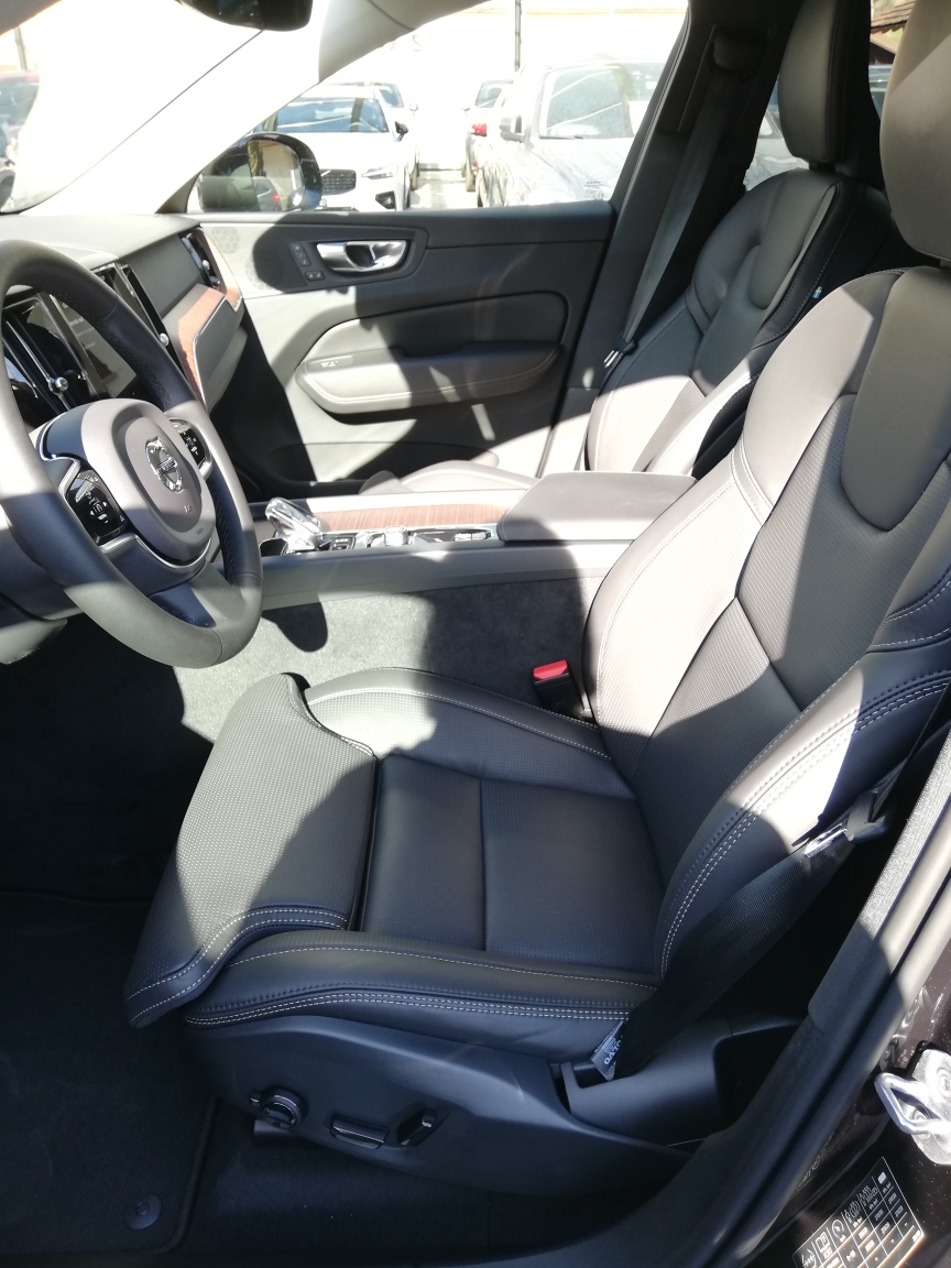 VOLVO XC60 2.0 B5 MH Plus Bright AWD-image-15