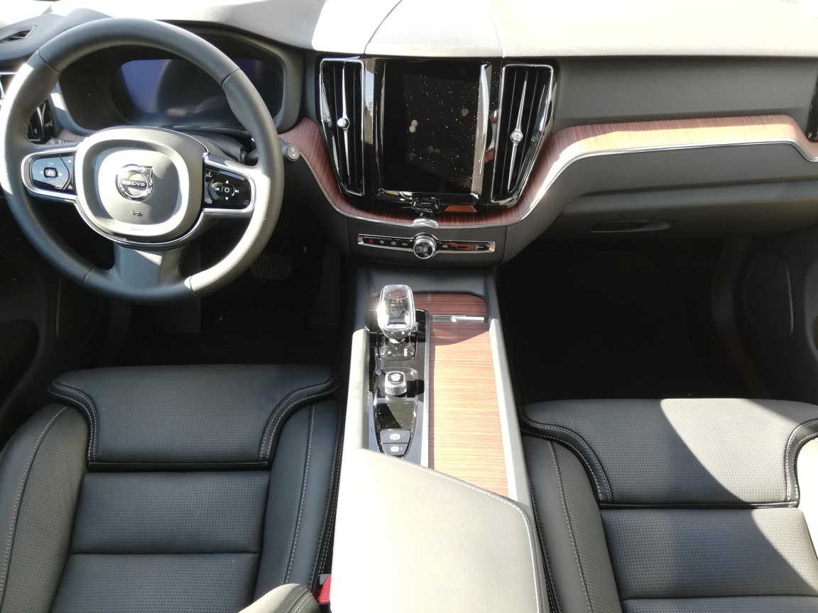 VOLVO XC60 2.0 B5 MH Plus Bright AWD-image-12