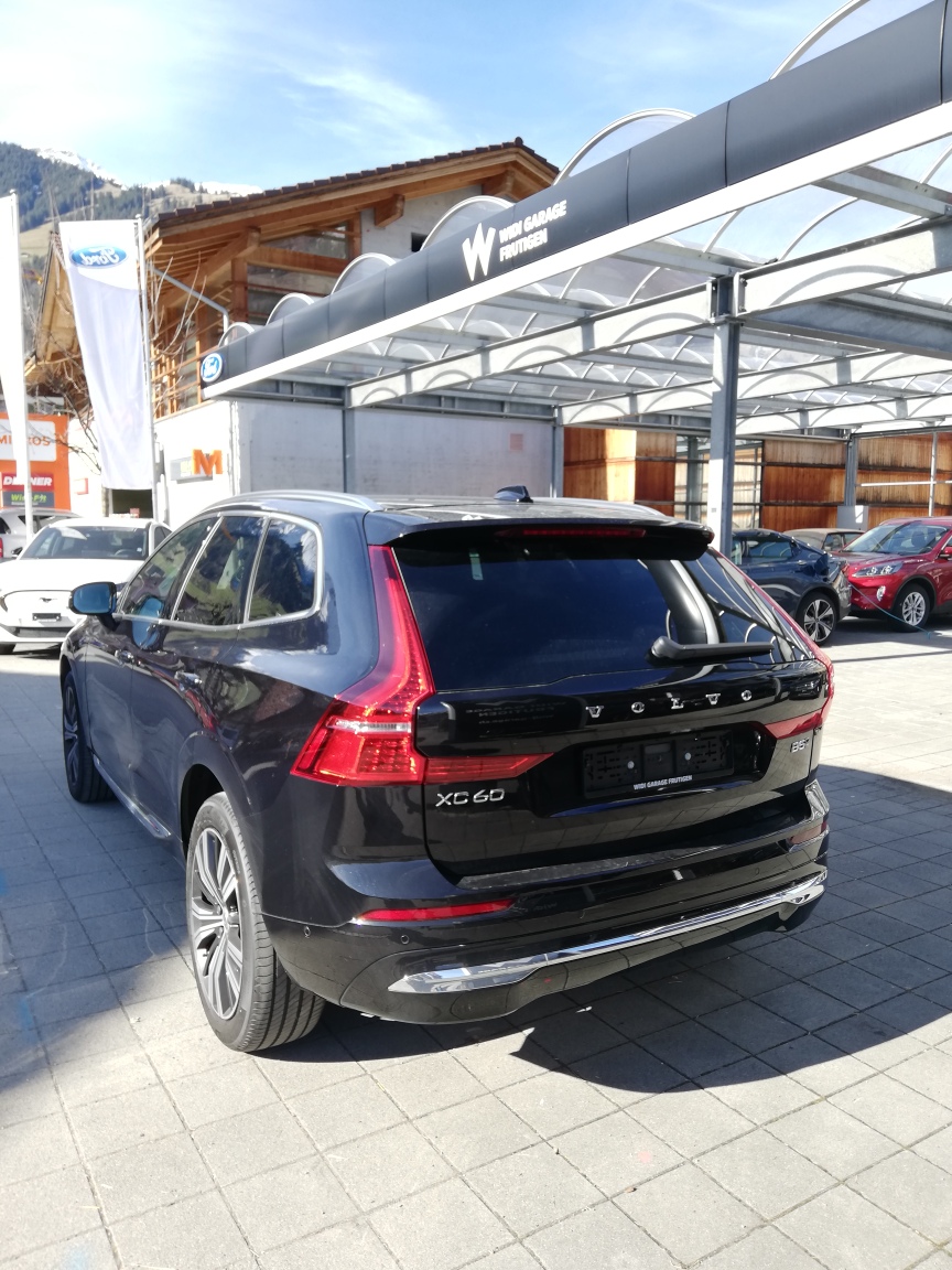 VOLVO XC60 2.0 B5 MH Plus Bright AWD-showroom-element-3