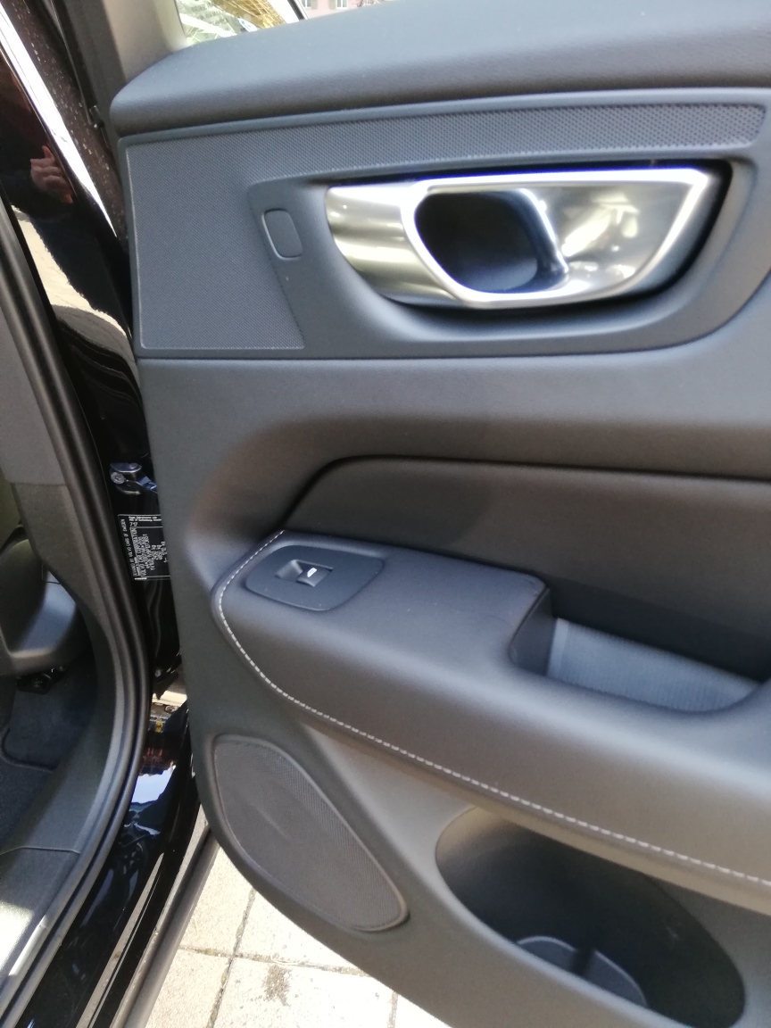 VOLVO XC60 2.0 B5 MH Plus Bright AWD-image-10