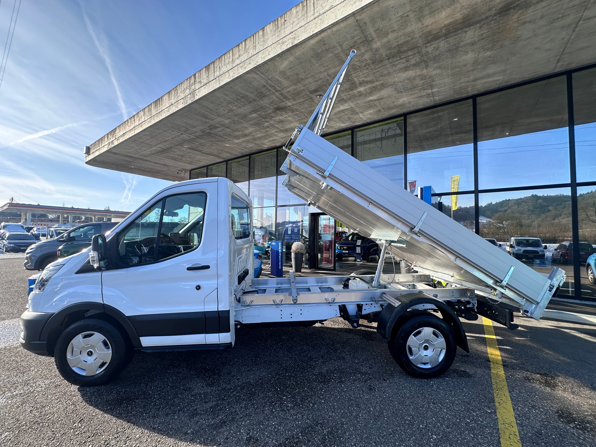 FORD Transit 350 L2 Trend 2.0 TDCi 165 RWD-image-11