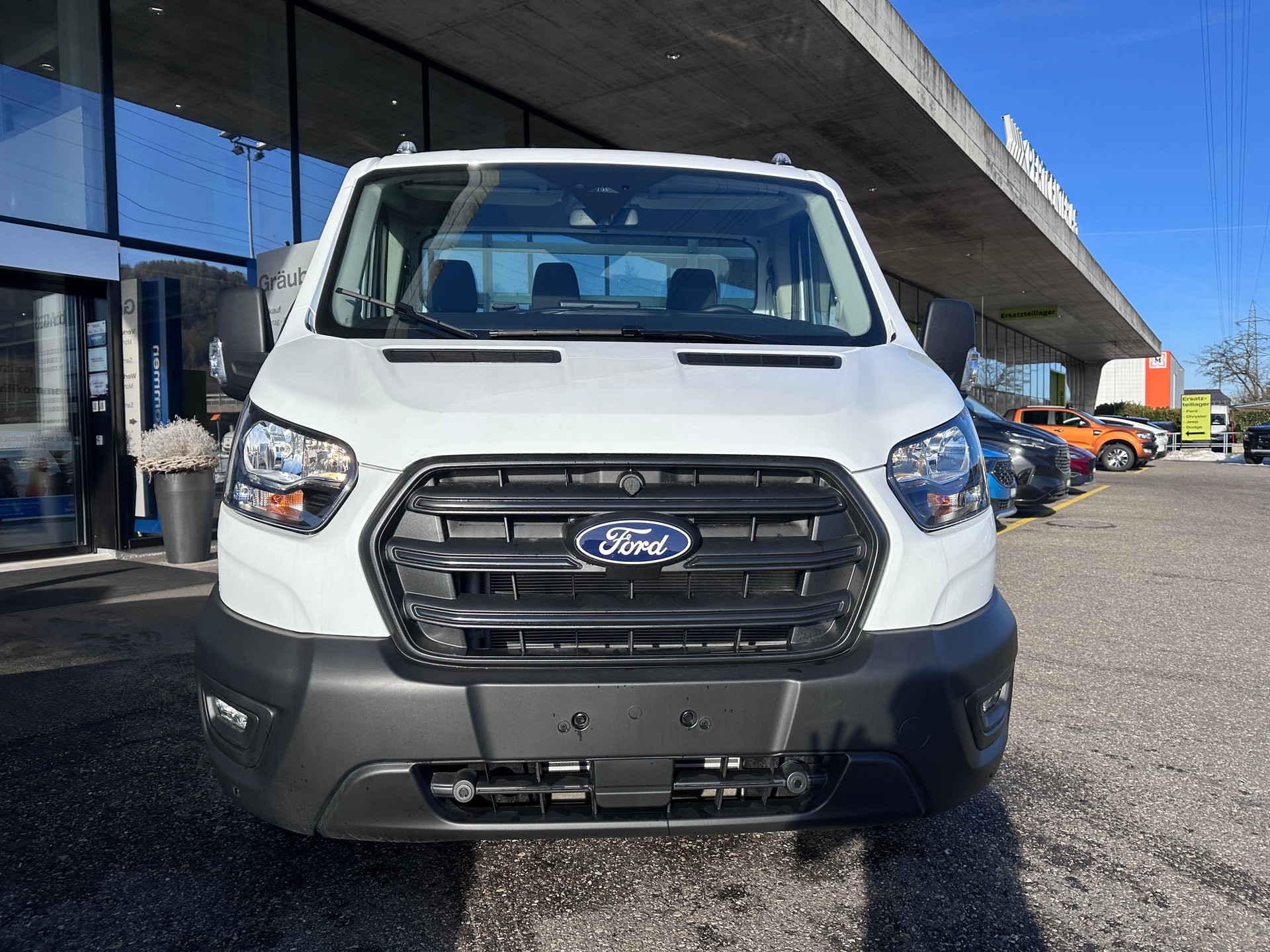 FORD Transit 350 L2 Trend 2.0 TDCi 165 RWD-showroom-element-1