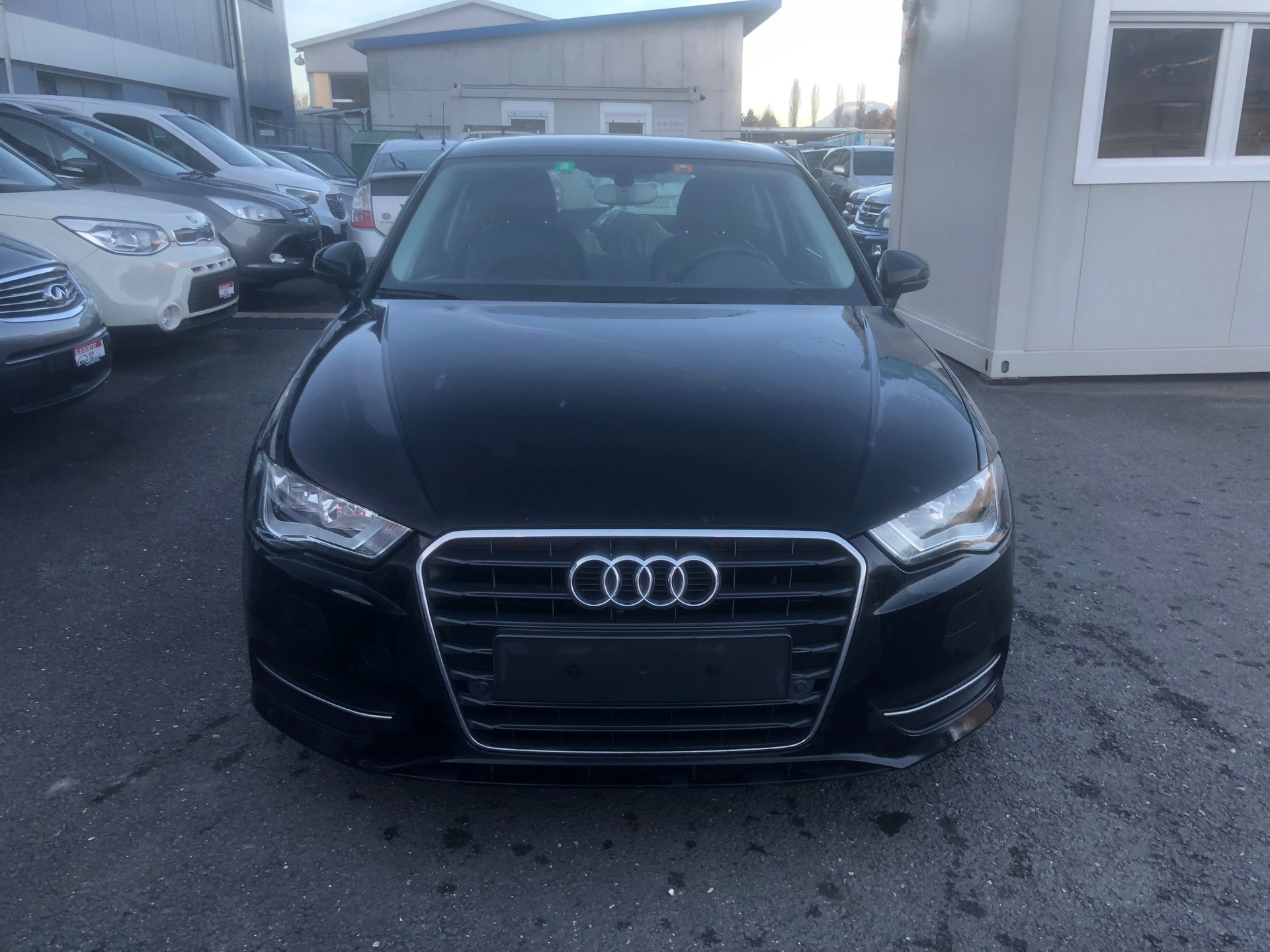 AUDI A3 1.6 TDI Attraction-image-1