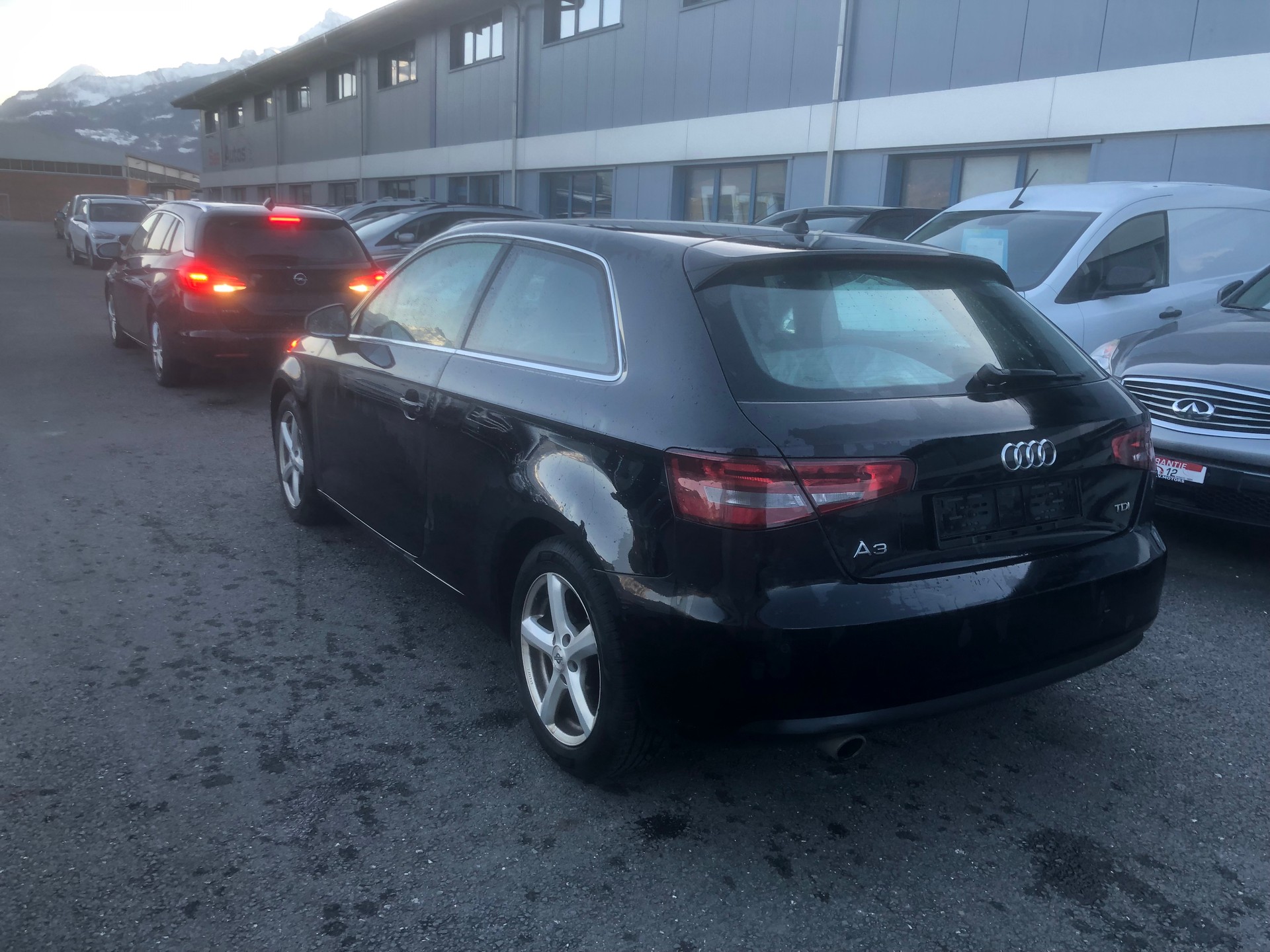 AUDI A3 1.6 TDI Attraction-image-3
