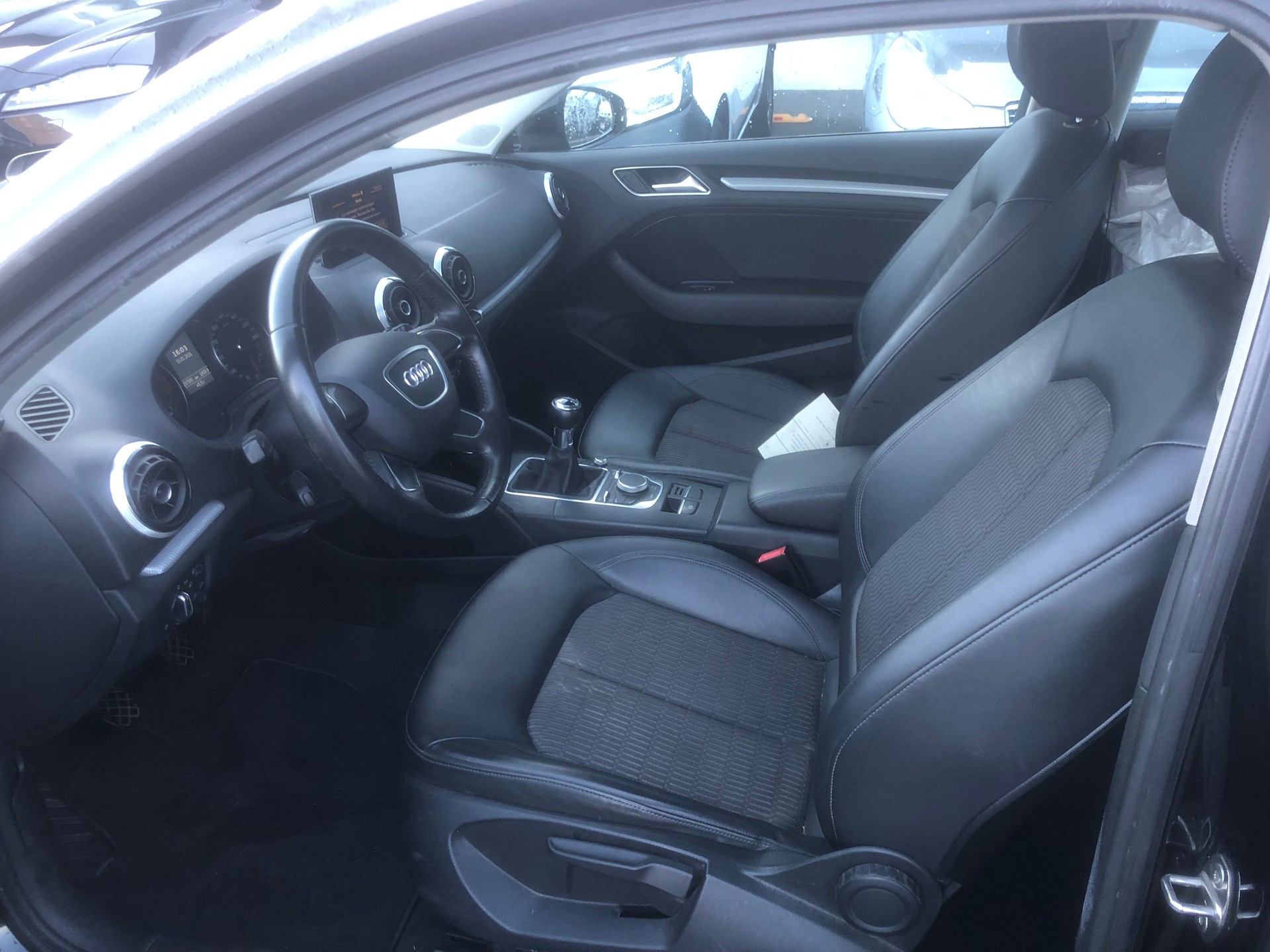 AUDI A3 1.6 TDI Attraction-image-8