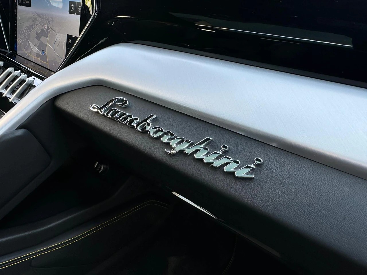 LAMBORGHINI Urus 4.0 CH FAHRZEUG-image-23