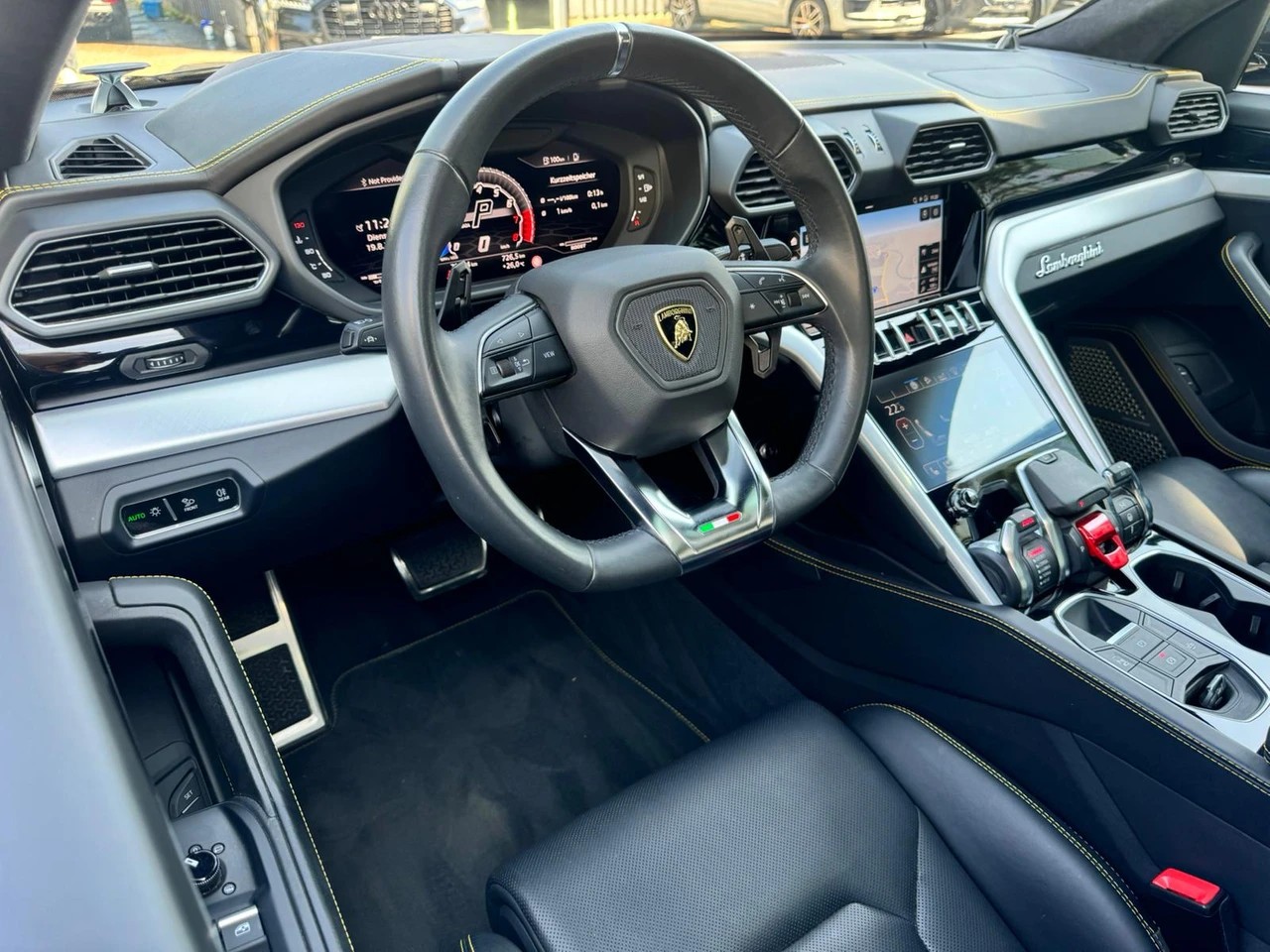 LAMBORGHINI Urus 4.0 CH FAHRZEUG-image-11