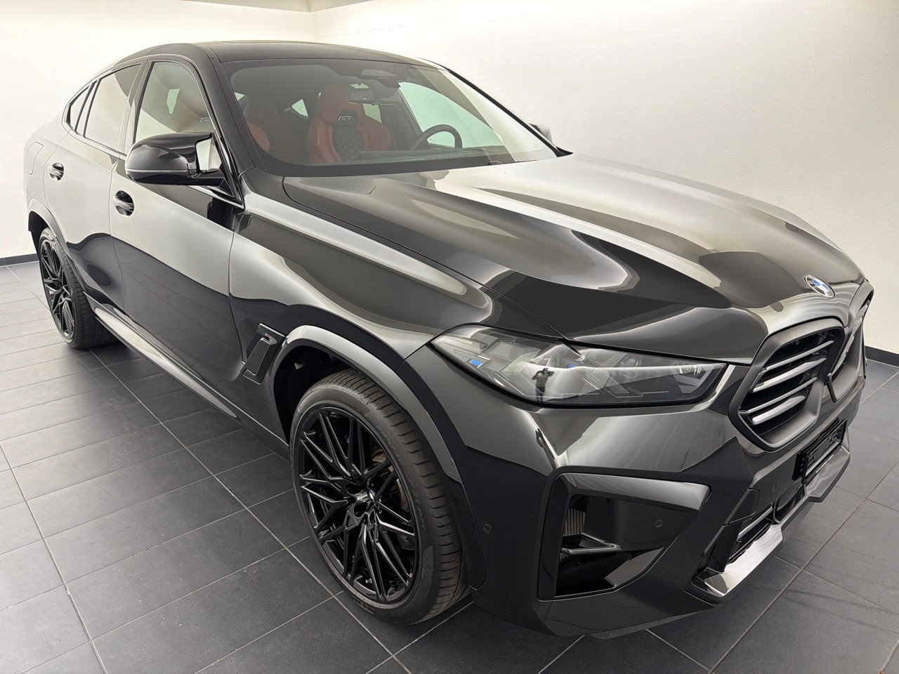 BMW X6M Competition-showroom-element-3