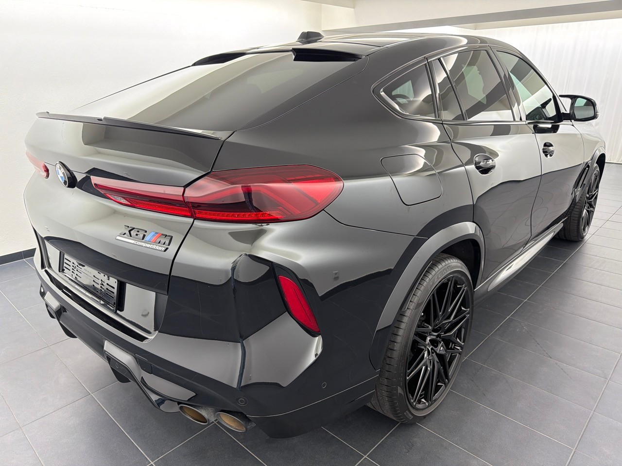 BMW X6M Competition-showroom-element-2