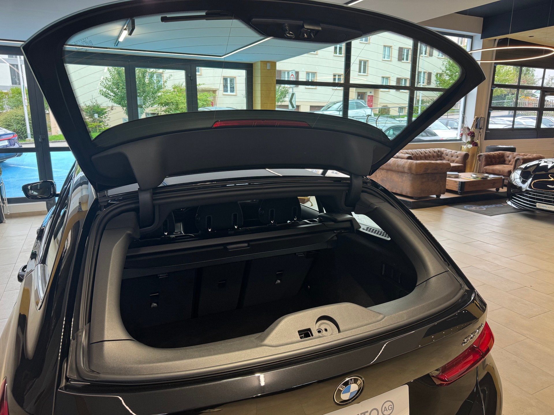 BMW 330i Touring xDrive Steptronic M Sport-image-7