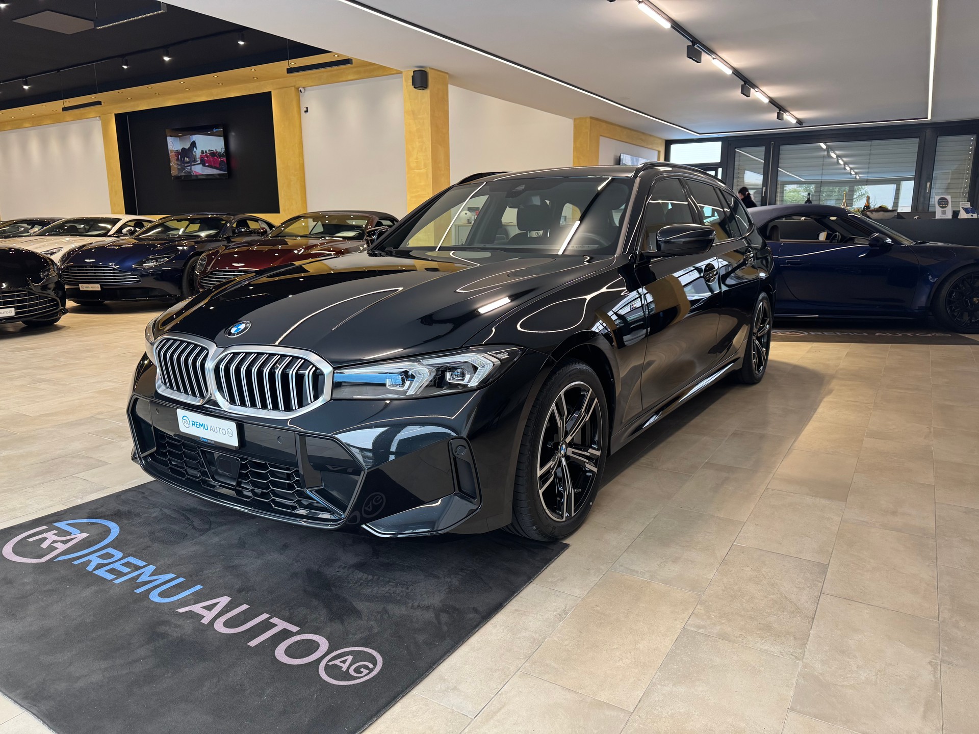BMW 330i Touring xDrive Steptronic M Sport-showroom-element-2