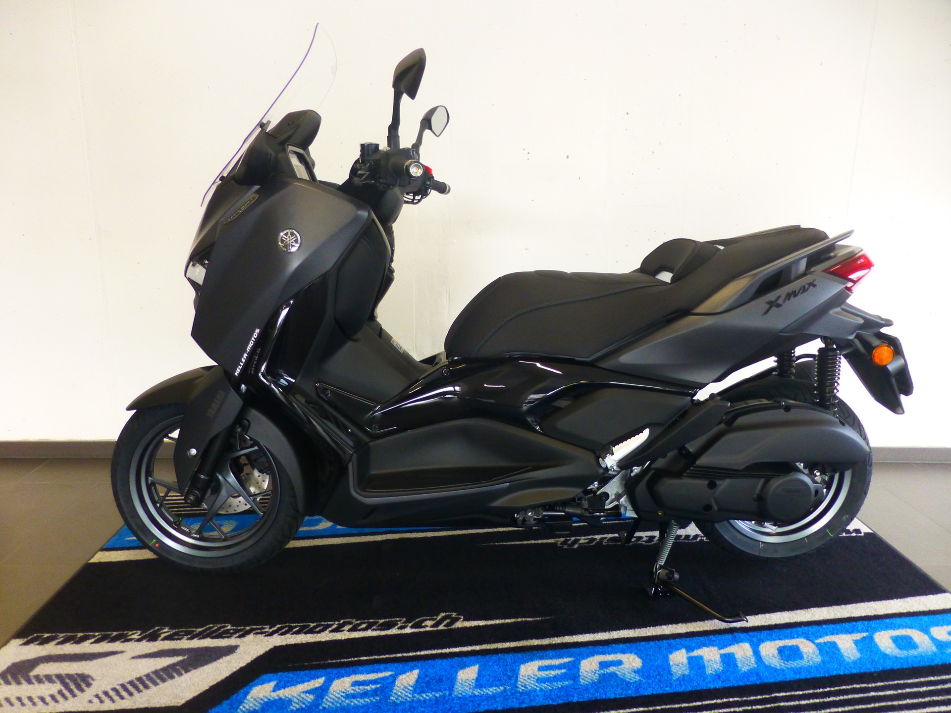 YAMAHA X-Max 300 Tech Max+-image-2