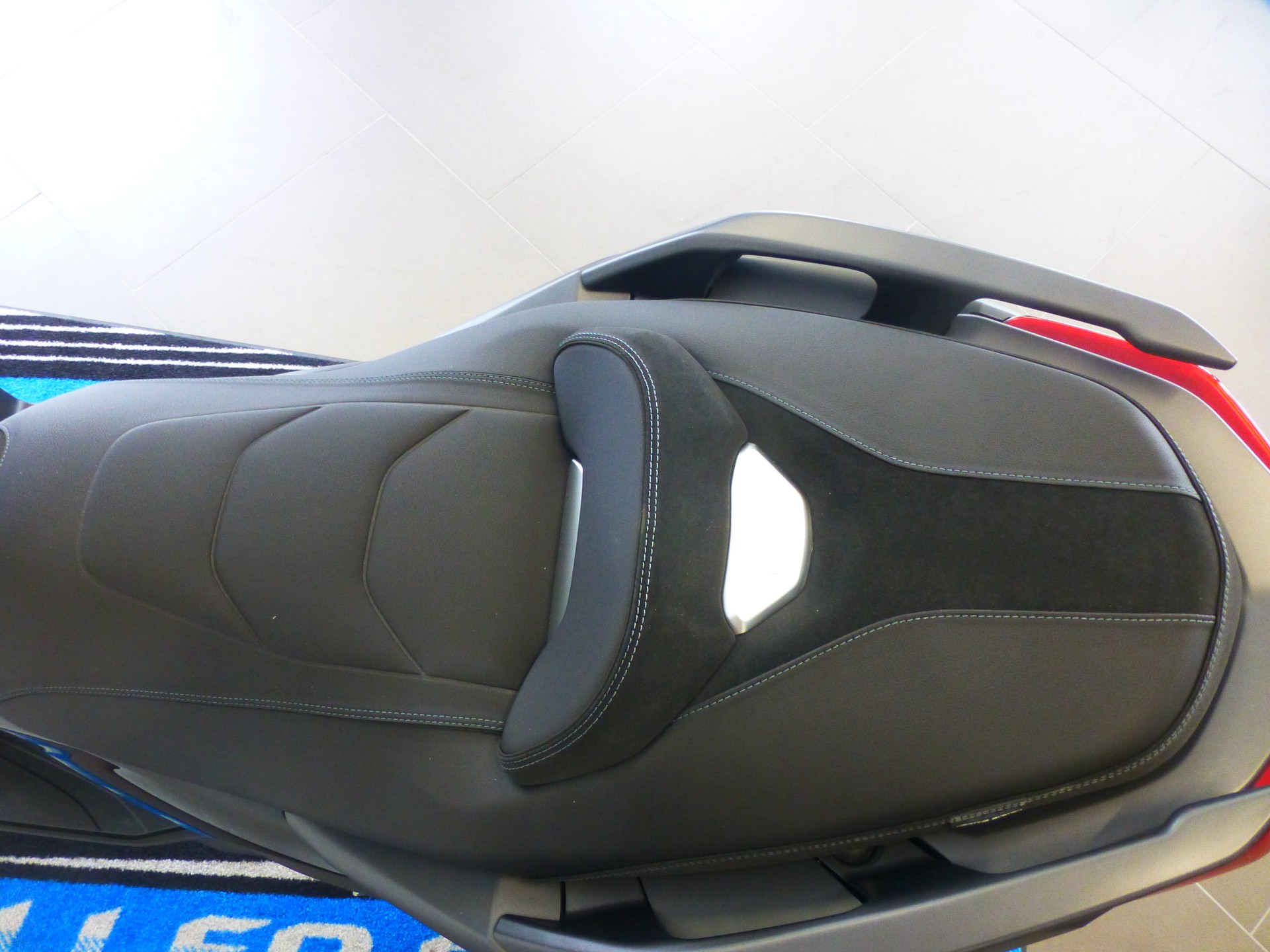 YAMAHA X-Max 300 Tech Max+-image-15
