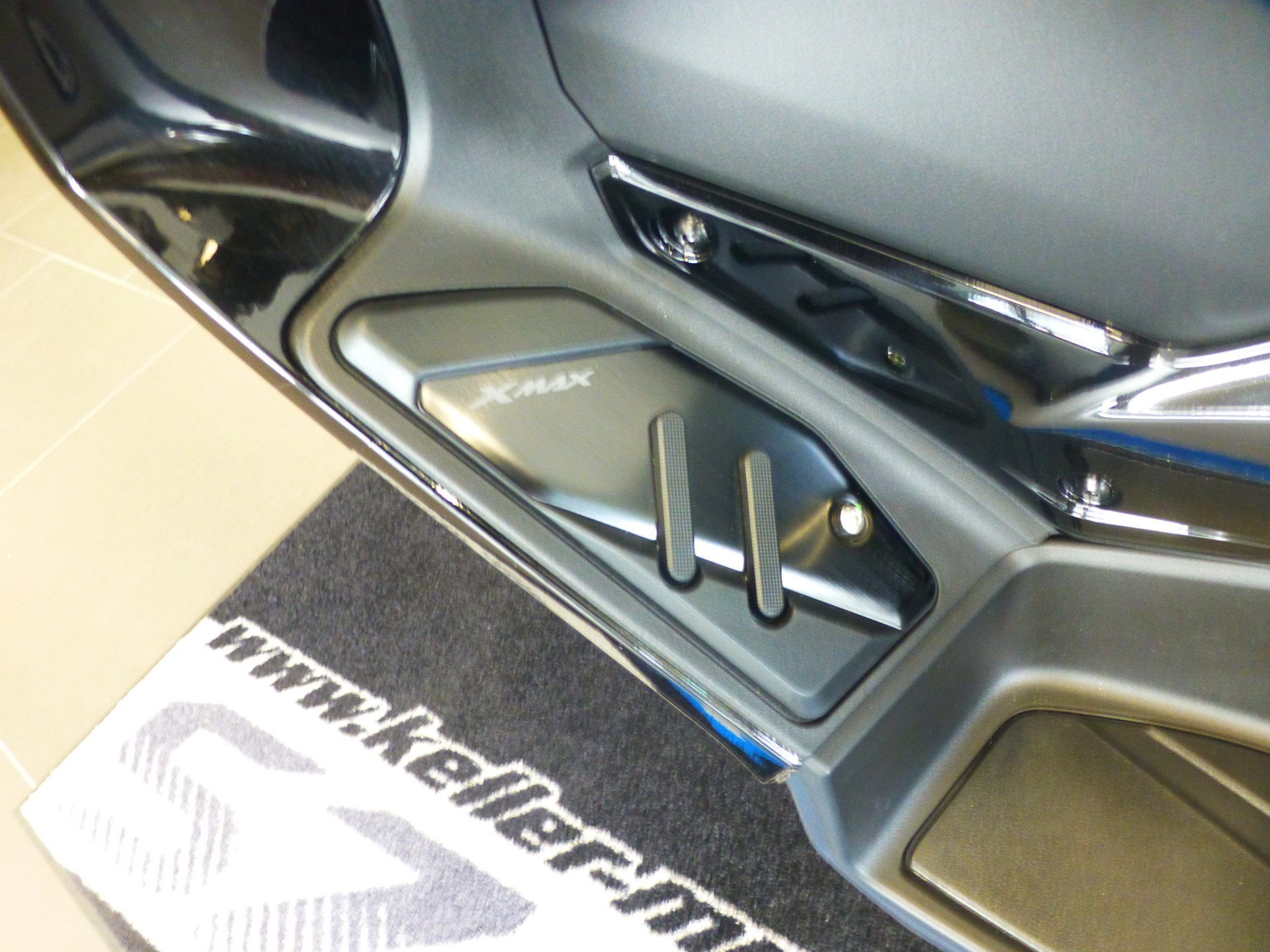 YAMAHA X-Max 300 Tech Max+-image-13