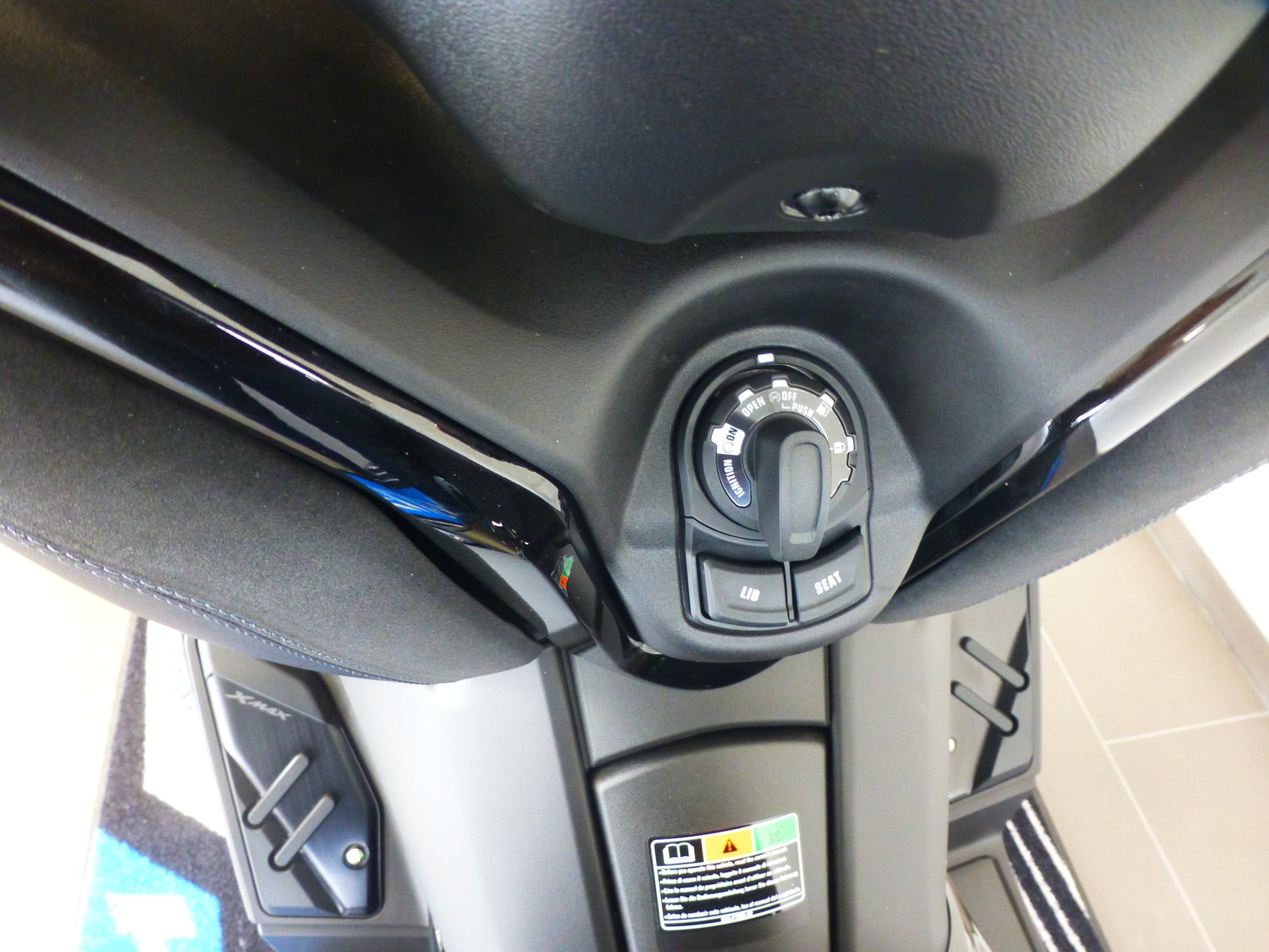 YAMAHA X-Max 300 Tech Max+-image-11
