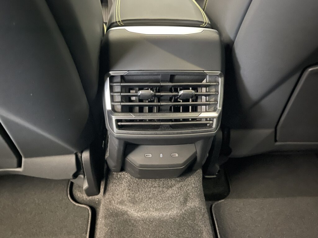 LYNK & CO 01 1.5 PHEV More-image-11